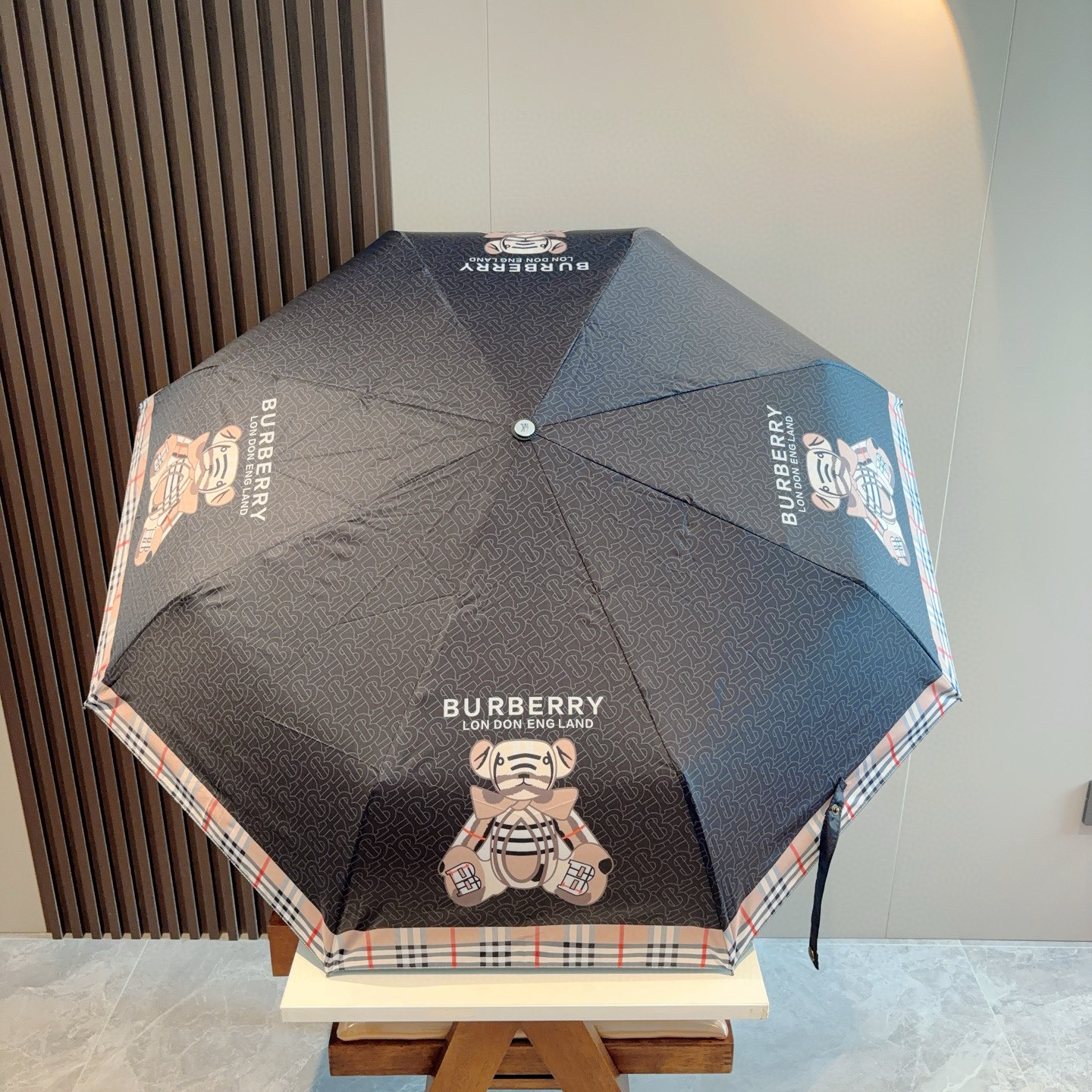  BURBERRY（巴宝莉） 三折自动折叠晴雨伞 年度巅峰之作 经典 高雅 时髦 这就是被称为英国BUR