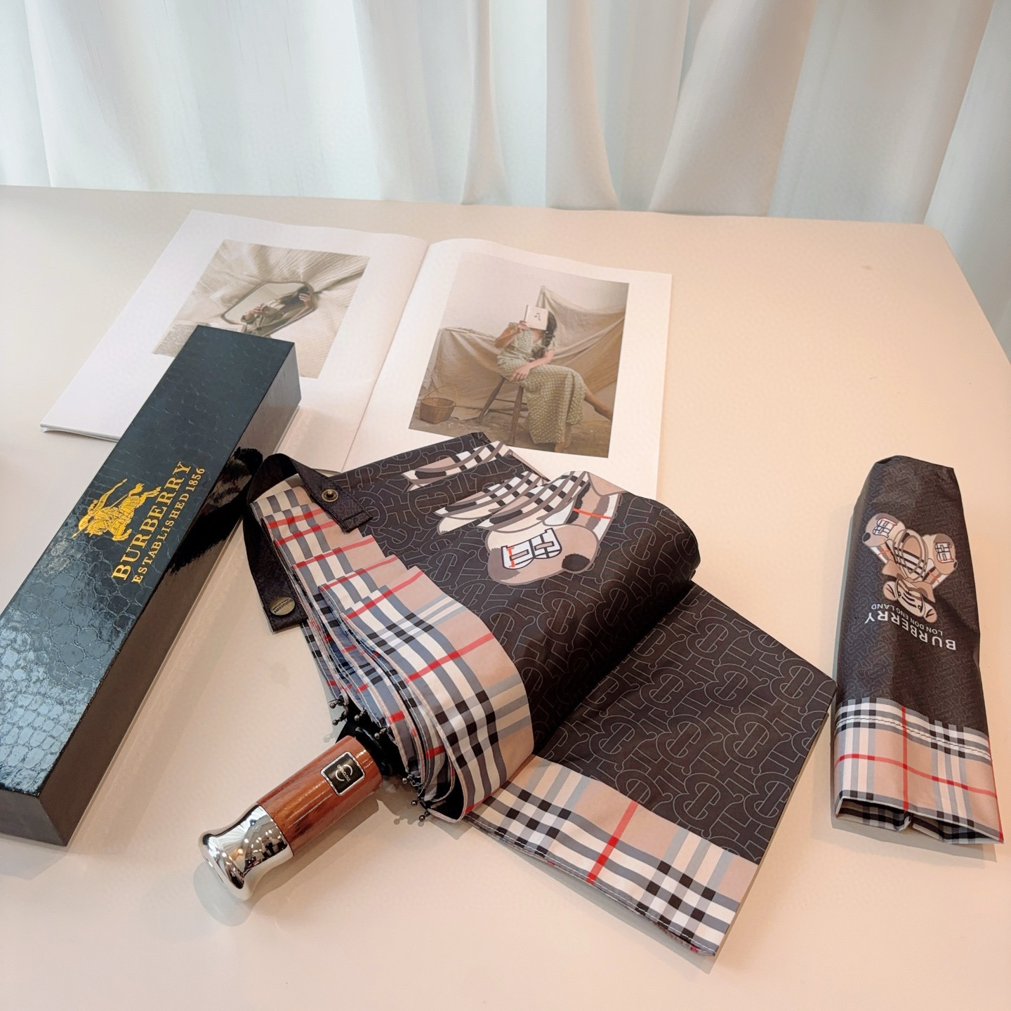  BURBERRY（巴宝莉） 三折自动折叠晴雨伞 年度巅峰之作 经典 高雅 时髦 这就是被称为英国BUR