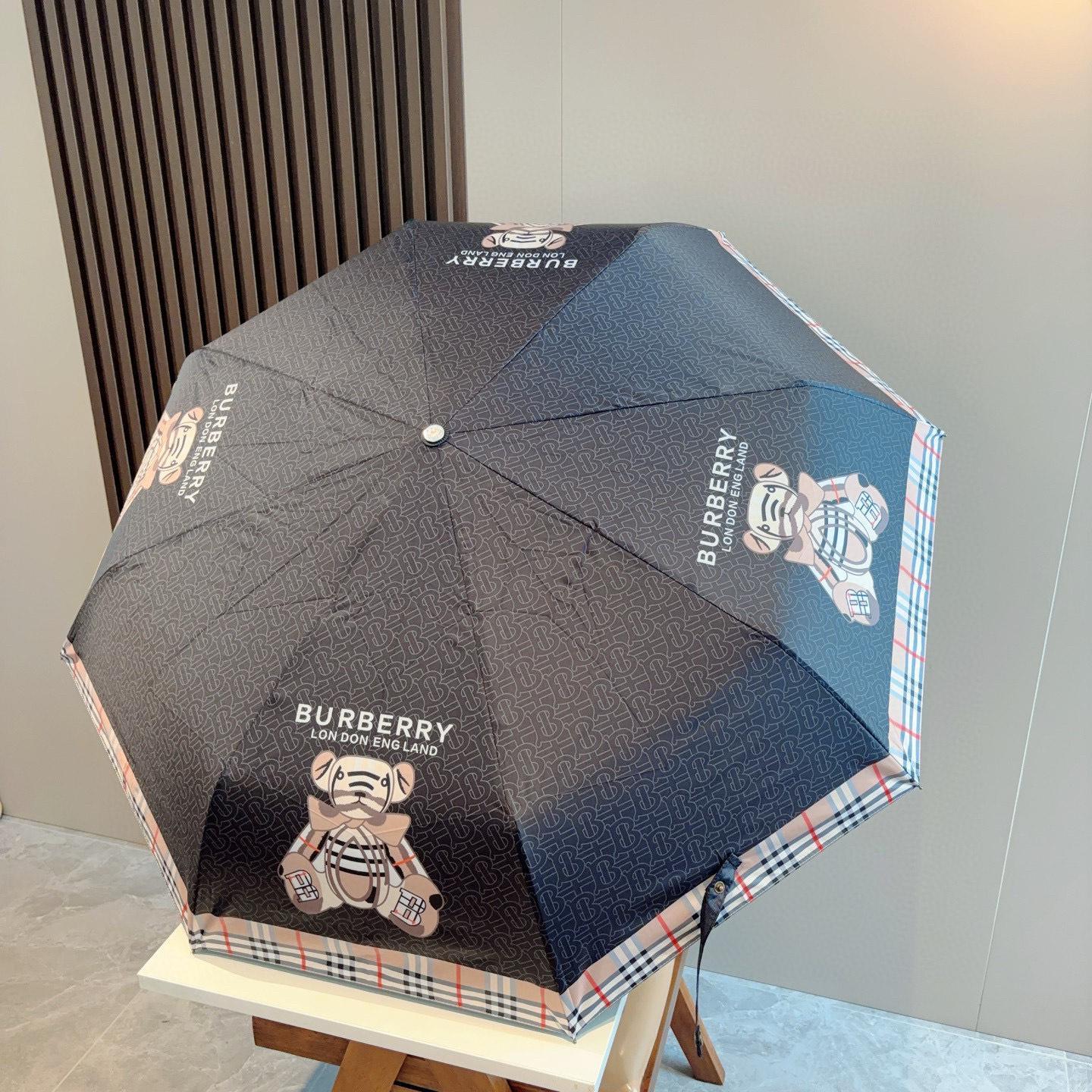  BURBERRY（巴宝莉） 三折自动折叠晴雨伞 年度巅峰之作 经典 高雅 时髦 这就是被称为英国BUR