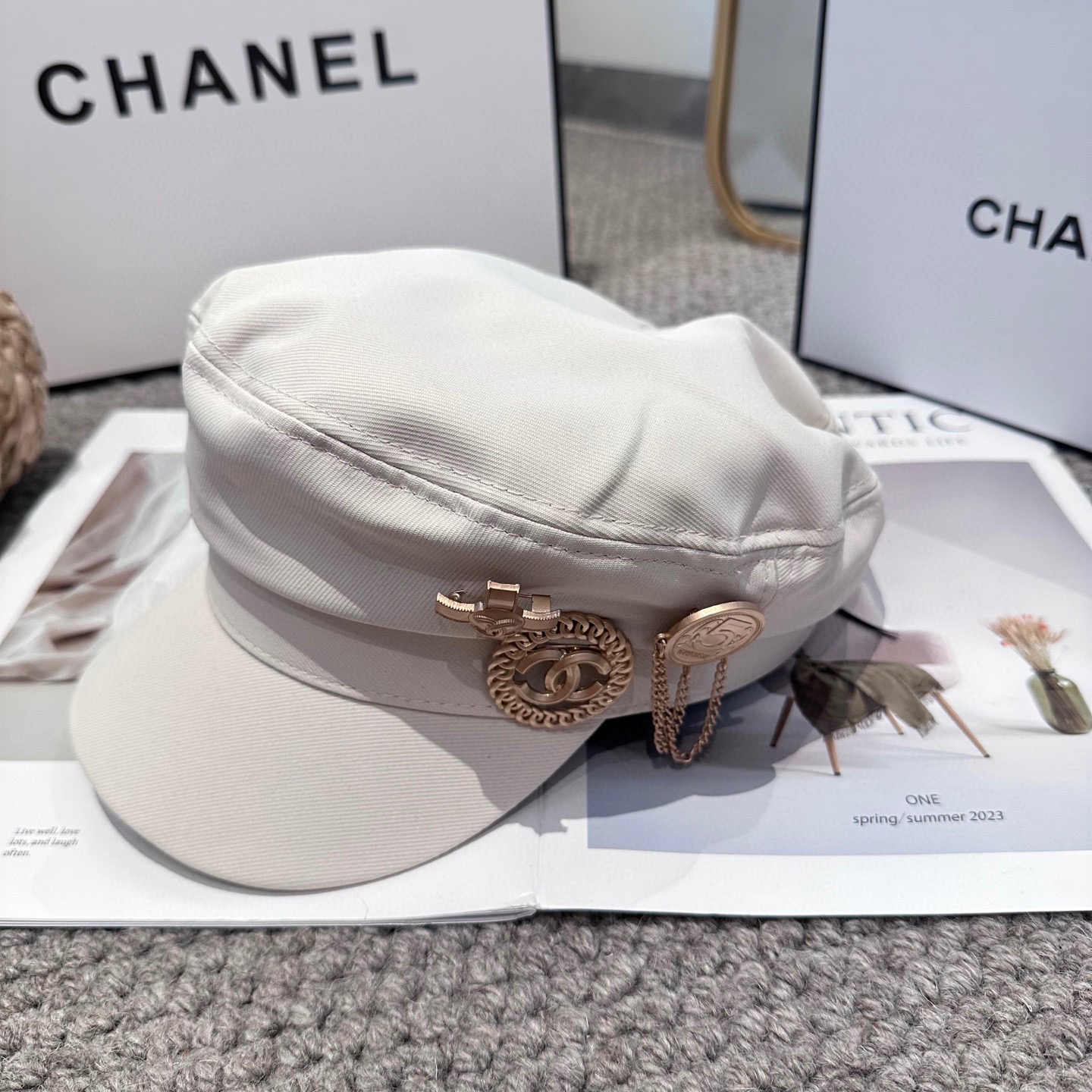  CHANEL 香奈儿 新款军帽 ，简约经典logo，质感超级赞👍，精致大牌范，女神必备神器 3色