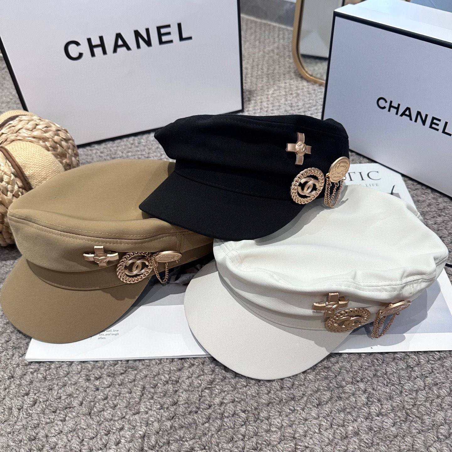  CHANEL 香奈儿 新款军帽 ，简约经典logo，质感超级赞👍，精致大牌范，女神必备神器 3色