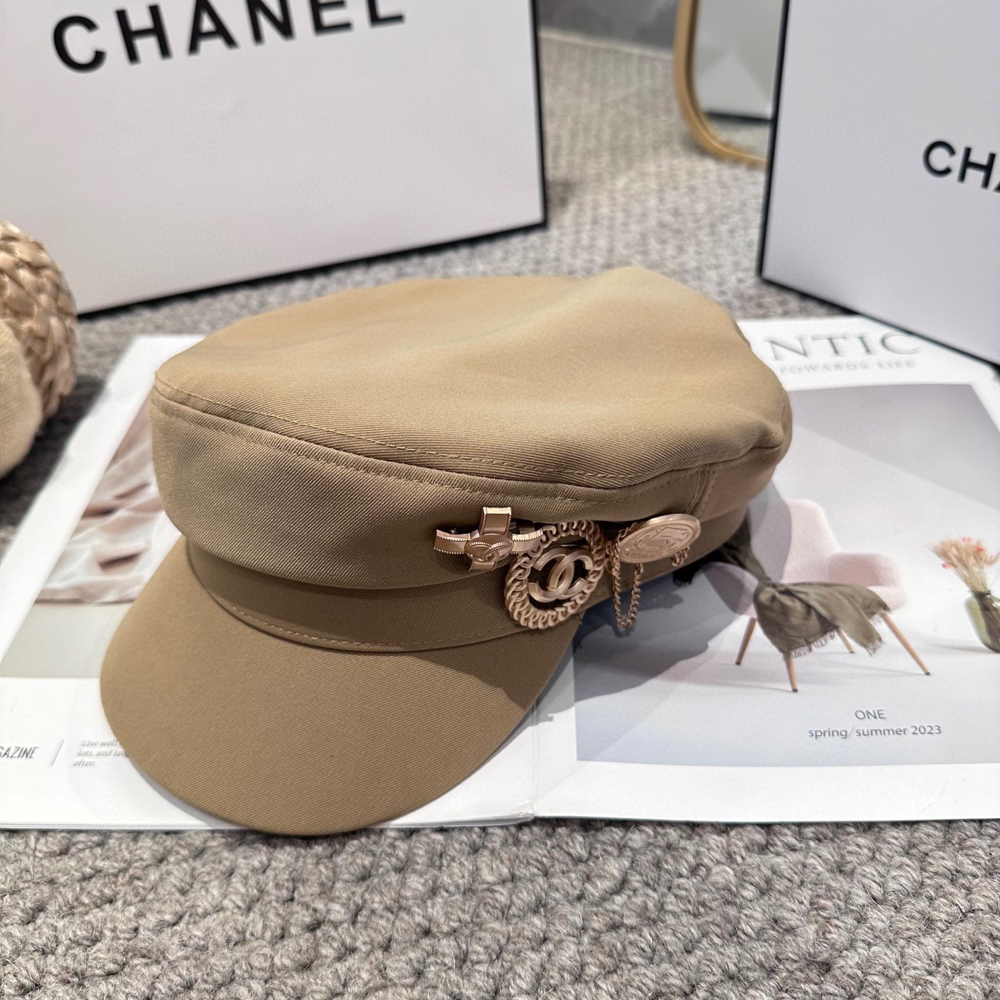  CHANEL 香奈儿 新款军帽 ，简约经典logo，质感超级赞👍，精致大牌范，女神必备神器 3色