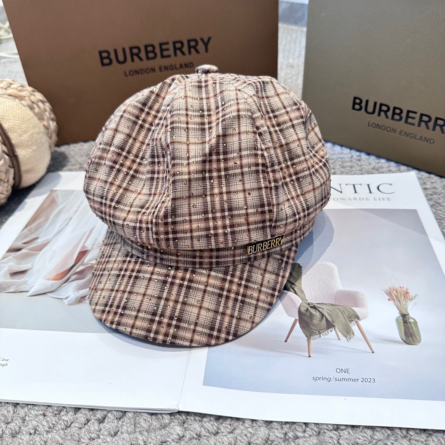  BURBERRY（巴宝莉）新款格纹八角帽。大牌高级十感足！简约尚时风，男女同款！高质品，尊享品质感！