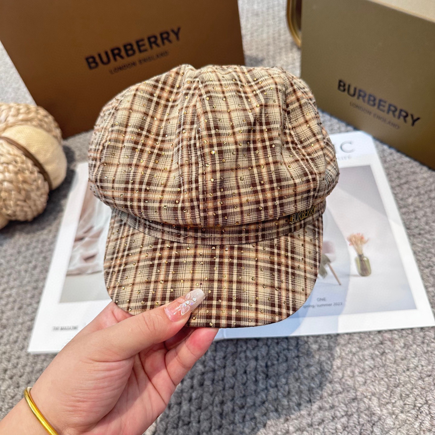 BURBERRY（巴宝莉）新款格纹八角帽。大牌高级十感足！简约尚时风，男女同款！高质品，尊享品质感！