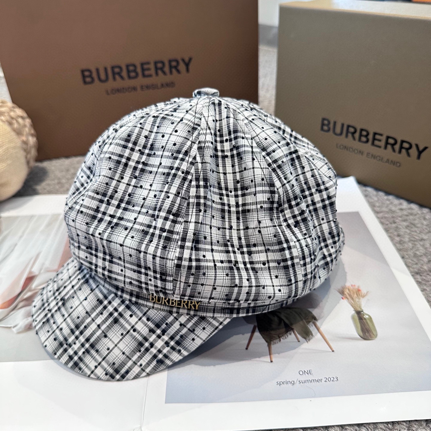  BURBERRY（巴宝莉）新款格纹八角帽。大牌高级十感足！简约尚时风，男女同款！高质品，尊享品质感！