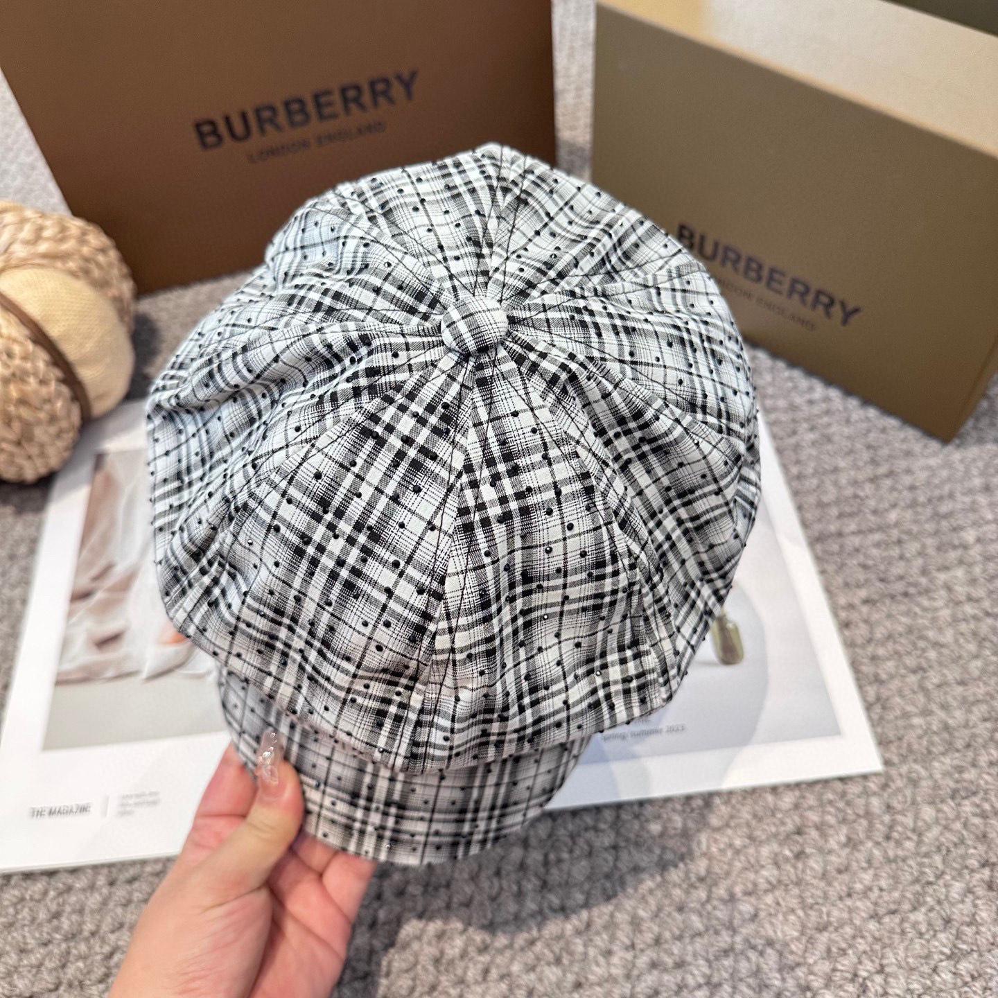  BURBERRY（巴宝莉）新款格纹八角帽。大牌高级十感足！简约尚时风，男女同款！高质品，尊享品质感！