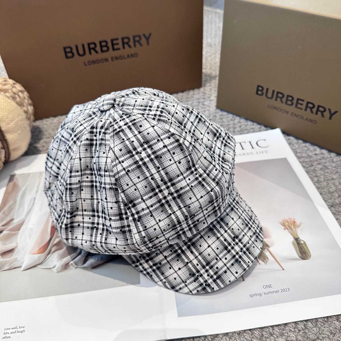  BURBERRY（巴宝莉）新款格纹八角帽。大牌高级十感足！简约尚时风，男女同款！高质品，尊享品质感！