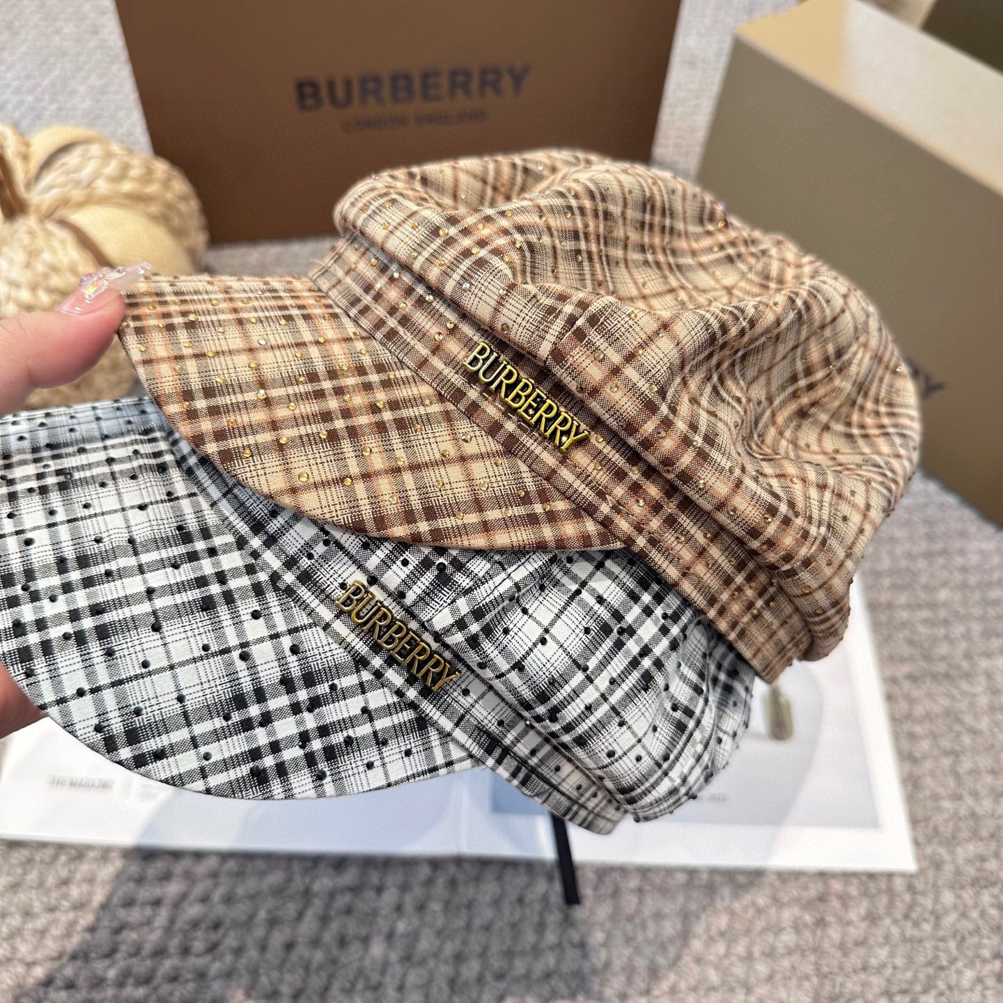  BURBERRY（巴宝莉）新款格纹八角帽。大牌高级十感足！简约尚时风，男女同款！高质品，尊享品质感！