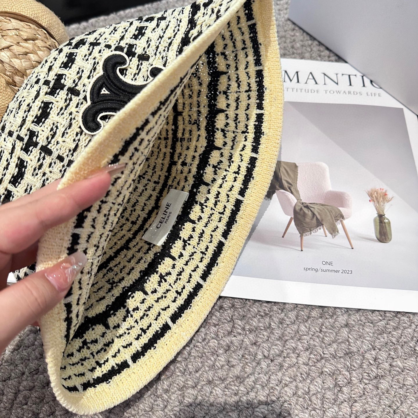  赛琳～简约新款盆帽
秋冬必入，很百搭～