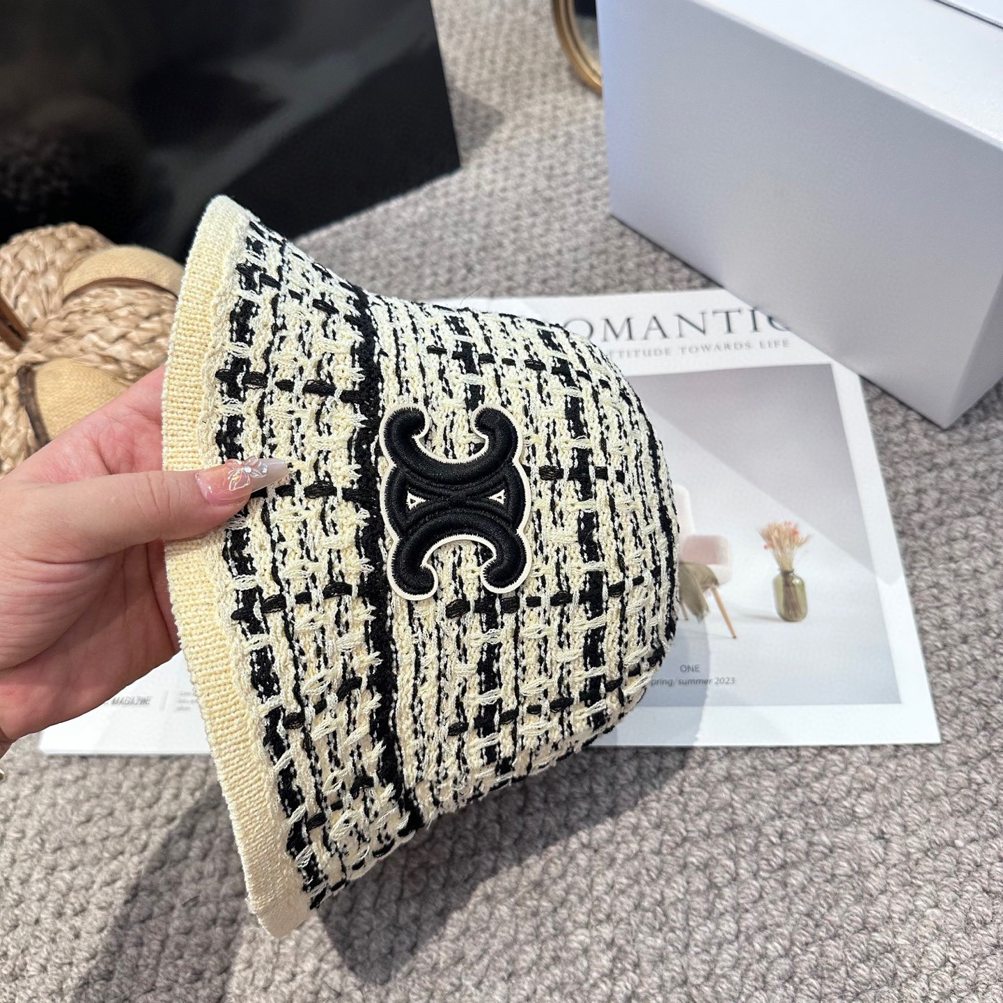  赛琳～简约新款盆帽
秋冬必入，很百搭～