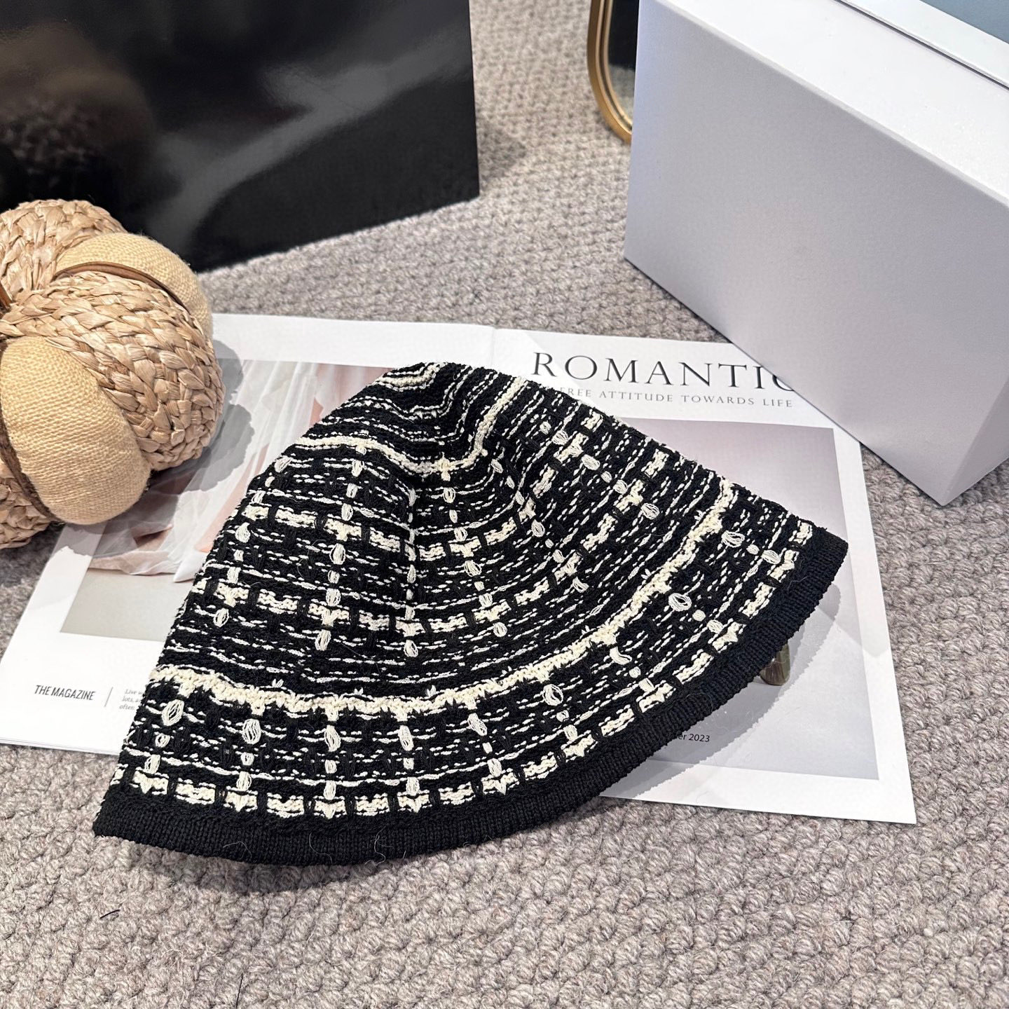  赛琳～简约新款盆帽
秋冬必入，很百搭～