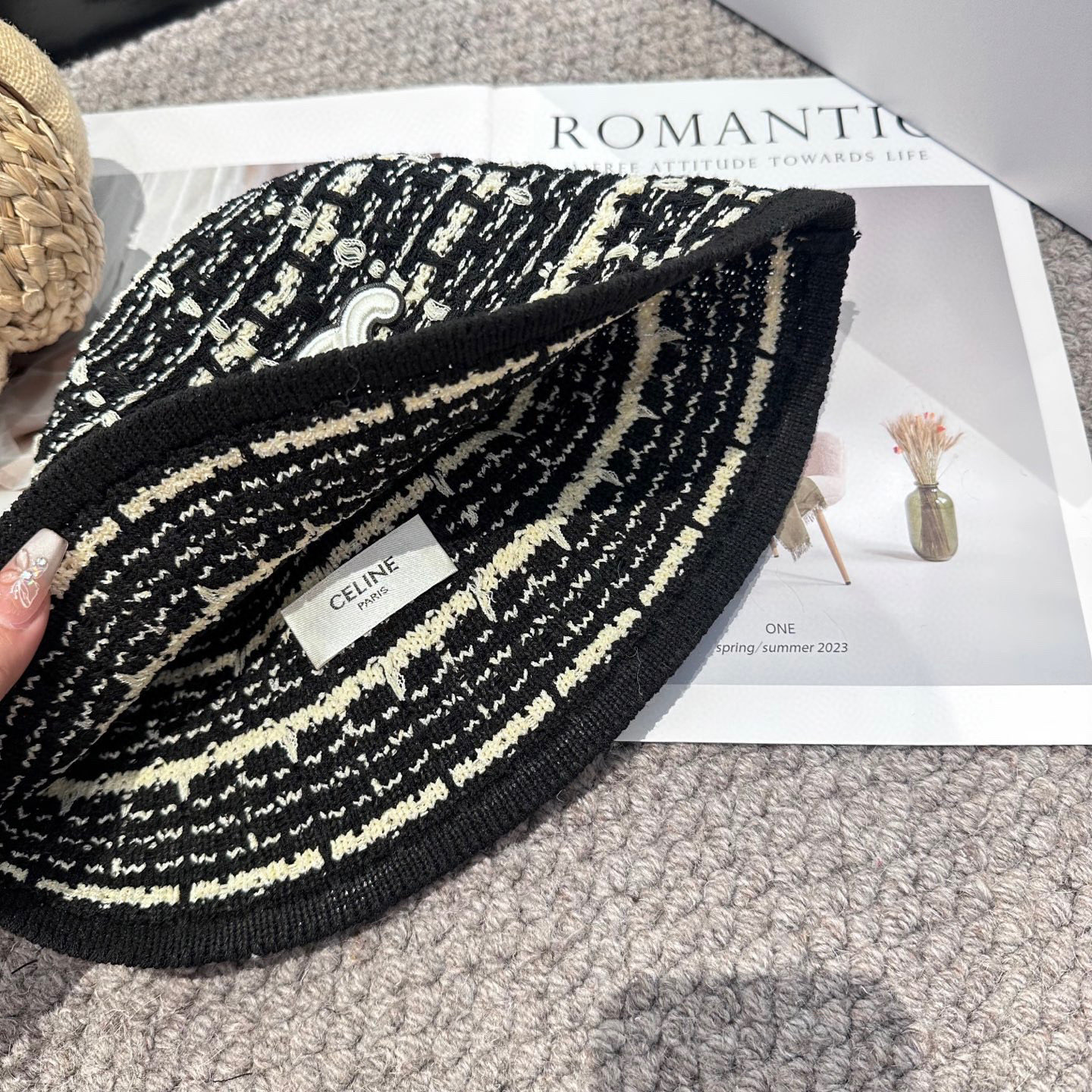  赛琳～简约新款盆帽
秋冬必入，很百搭～