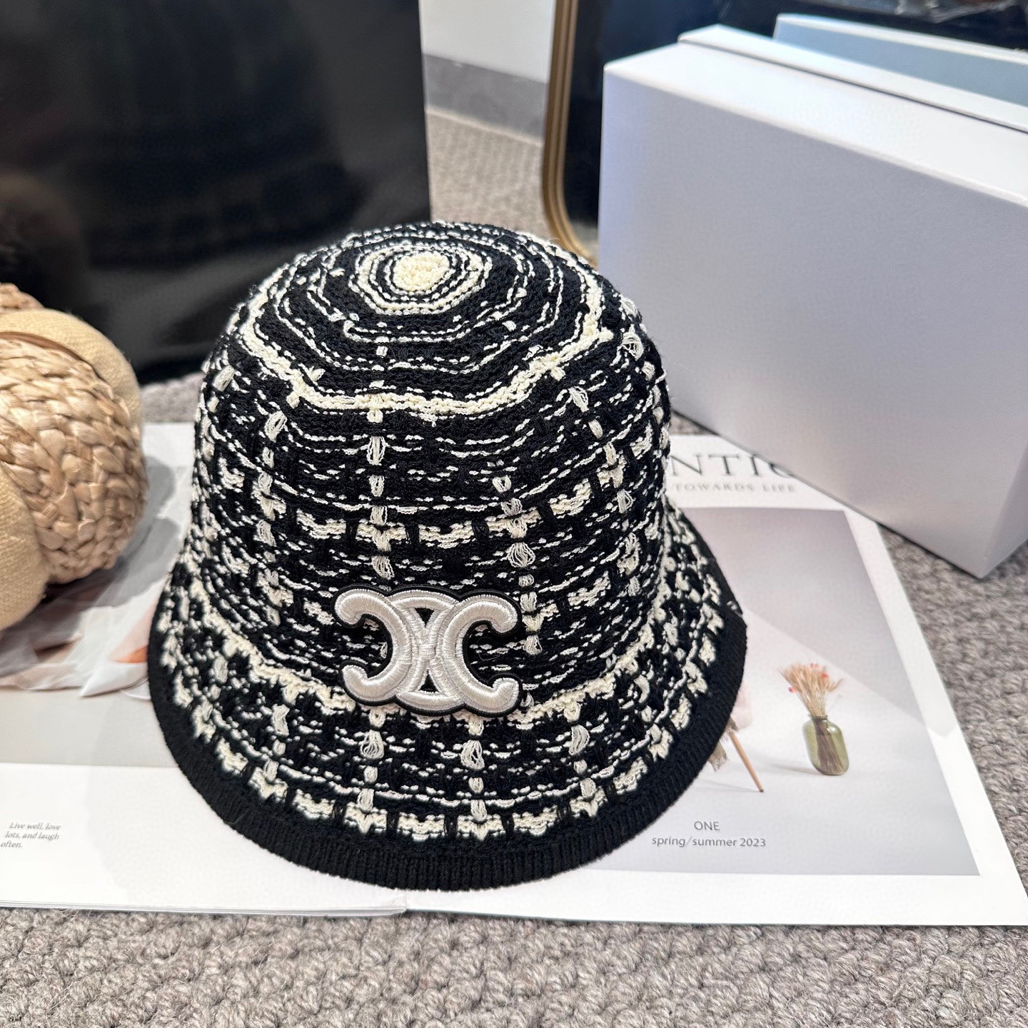  赛琳～简约新款盆帽
秋冬必入，很百搭～