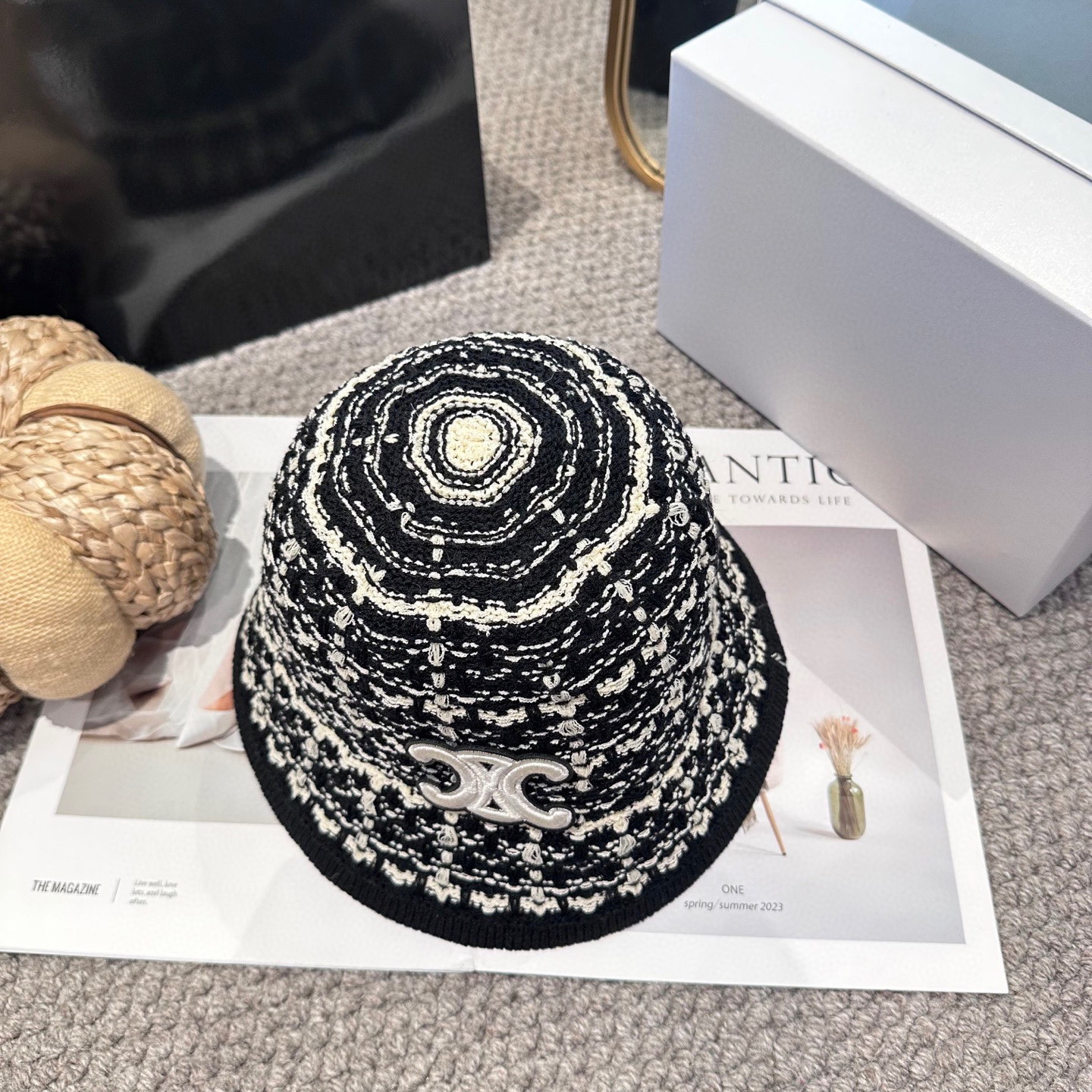  赛琳～简约新款盆帽
秋冬必入，很百搭～