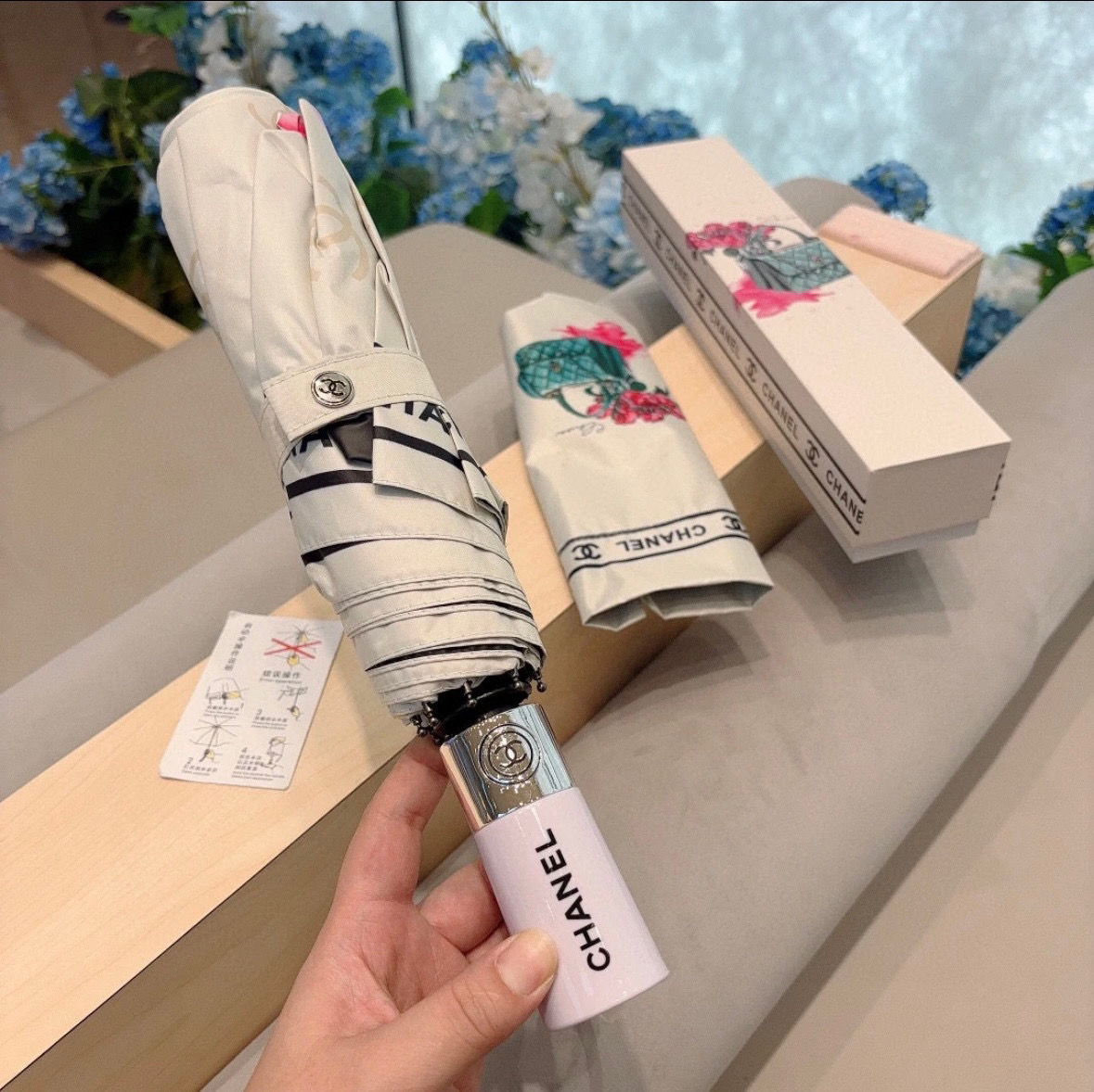  CHANEL（香奈儿）三折自动折叠晴雨伞 做工精细 气质 时尚 炒鸡好看！防紫外线 人手必备 ！