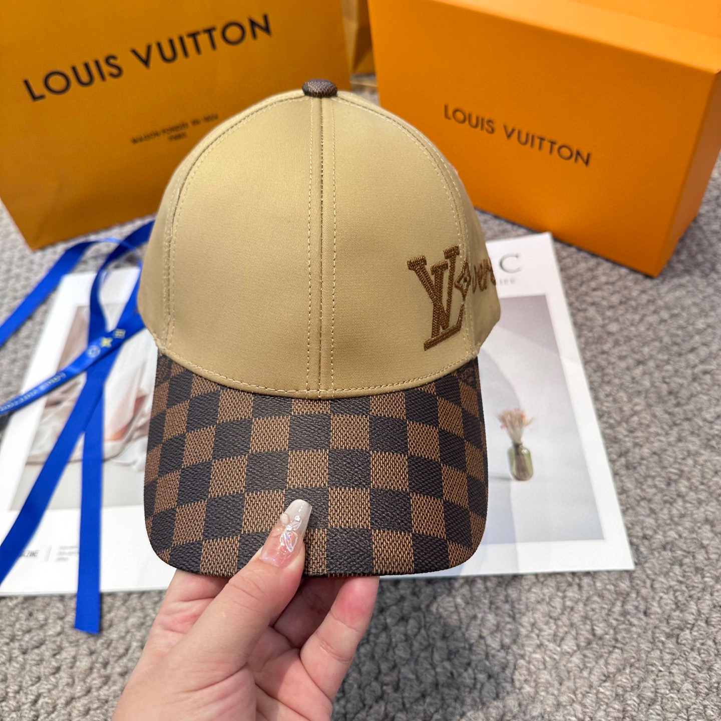 🧢路易威登棒球帽 LouisVuitton😍新款棋盘格棒球帽，重工打造♥️高端大气，百搭款🤗男女通用！
