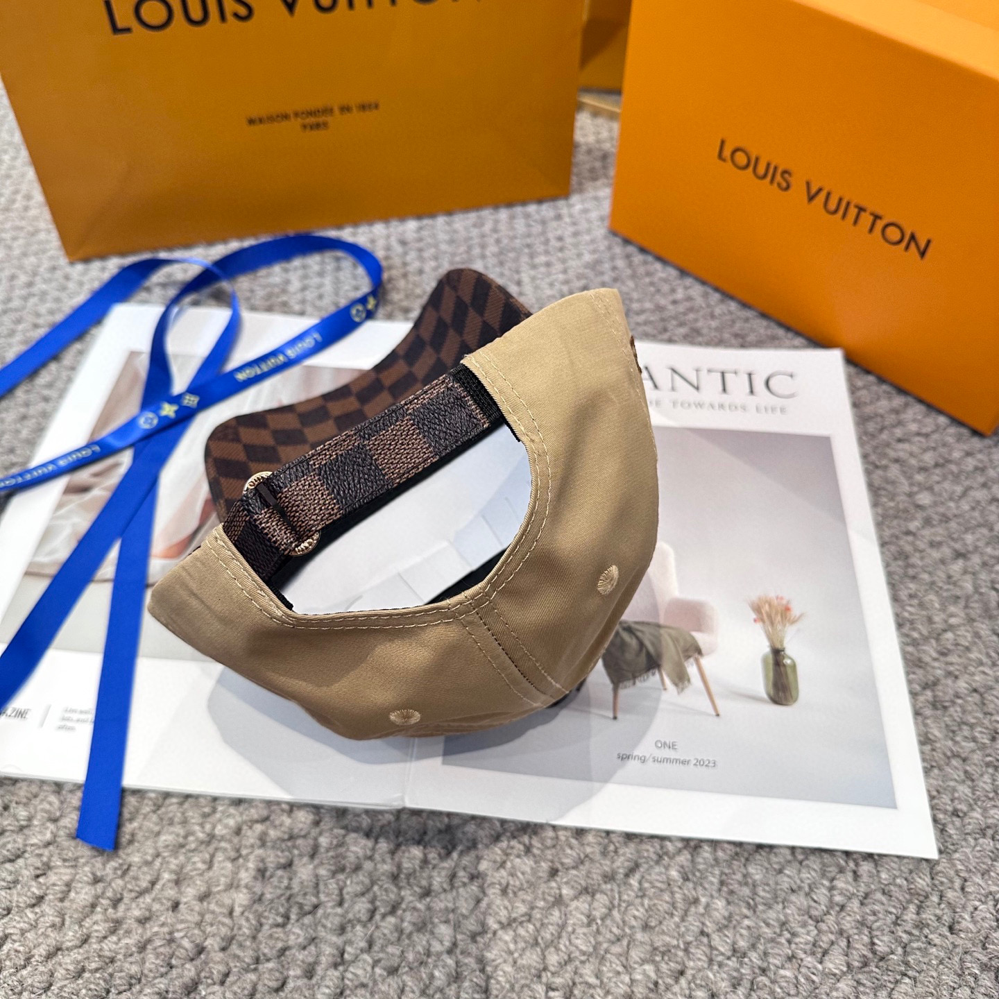 🧢路易威登棒球帽 LouisVuitton😍新款棋盘格棒球帽，重工打造♥️高端大气，百搭款🤗男女通用！