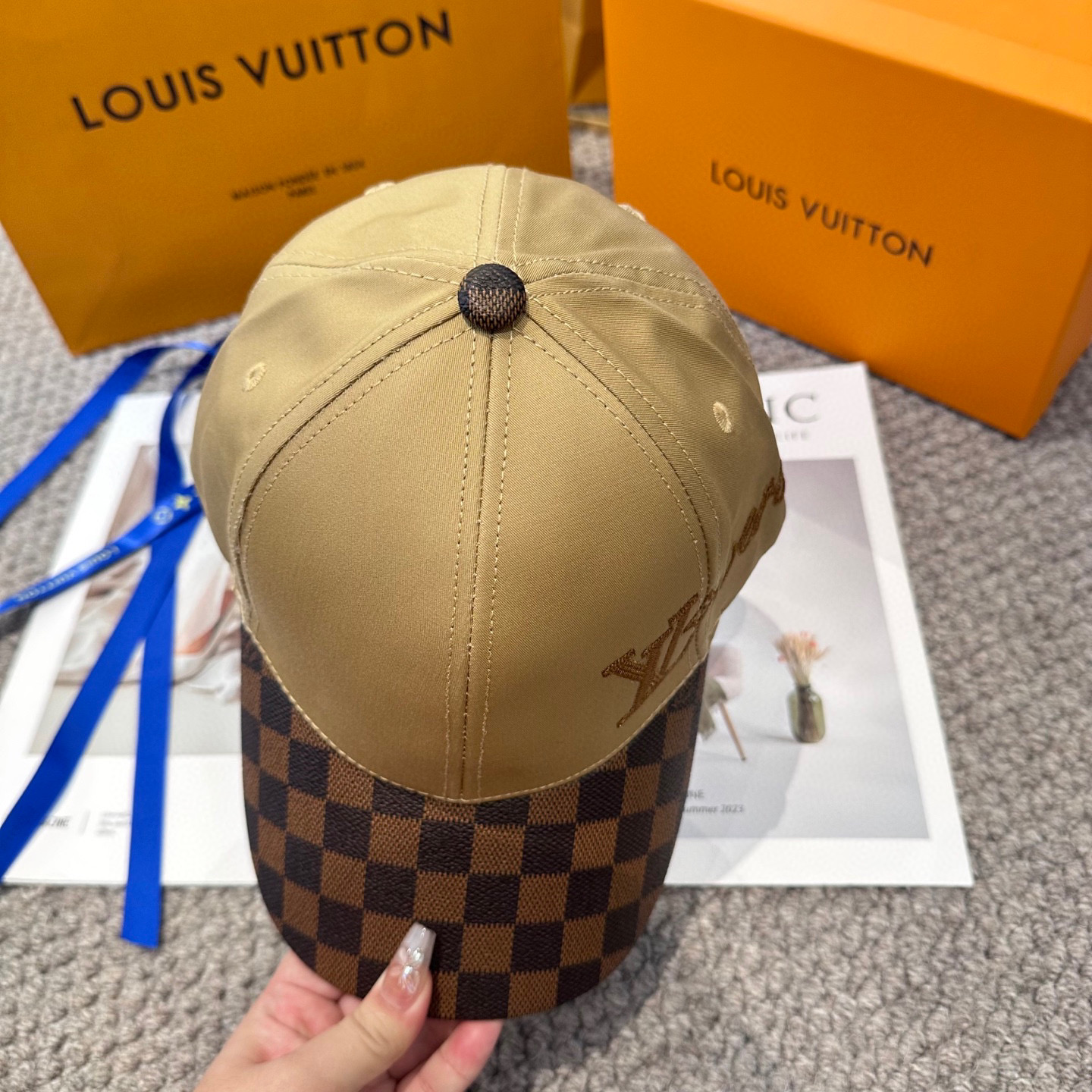 🧢路易威登棒球帽 LouisVuitton😍新款棋盘格棒球帽，重工打造♥️高端大气，百搭款🤗男女通用！