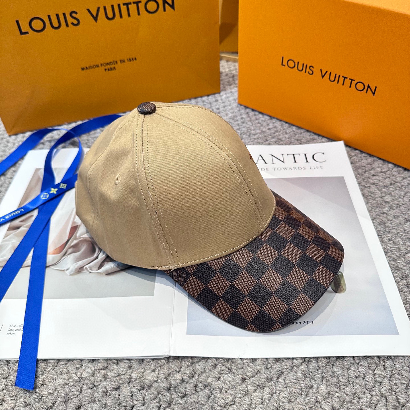 🧢路易威登棒球帽 LouisVuitton😍新款棋盘格棒球帽，重工打造♥️高端大气，百搭款🤗男女通用！