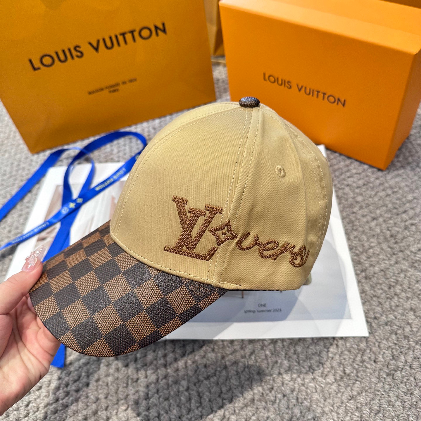 🧢路易威登棒球帽 LouisVuitton😍新款棋盘格棒球帽，重工打造♥️高端大气，百搭款🤗男女通用！
