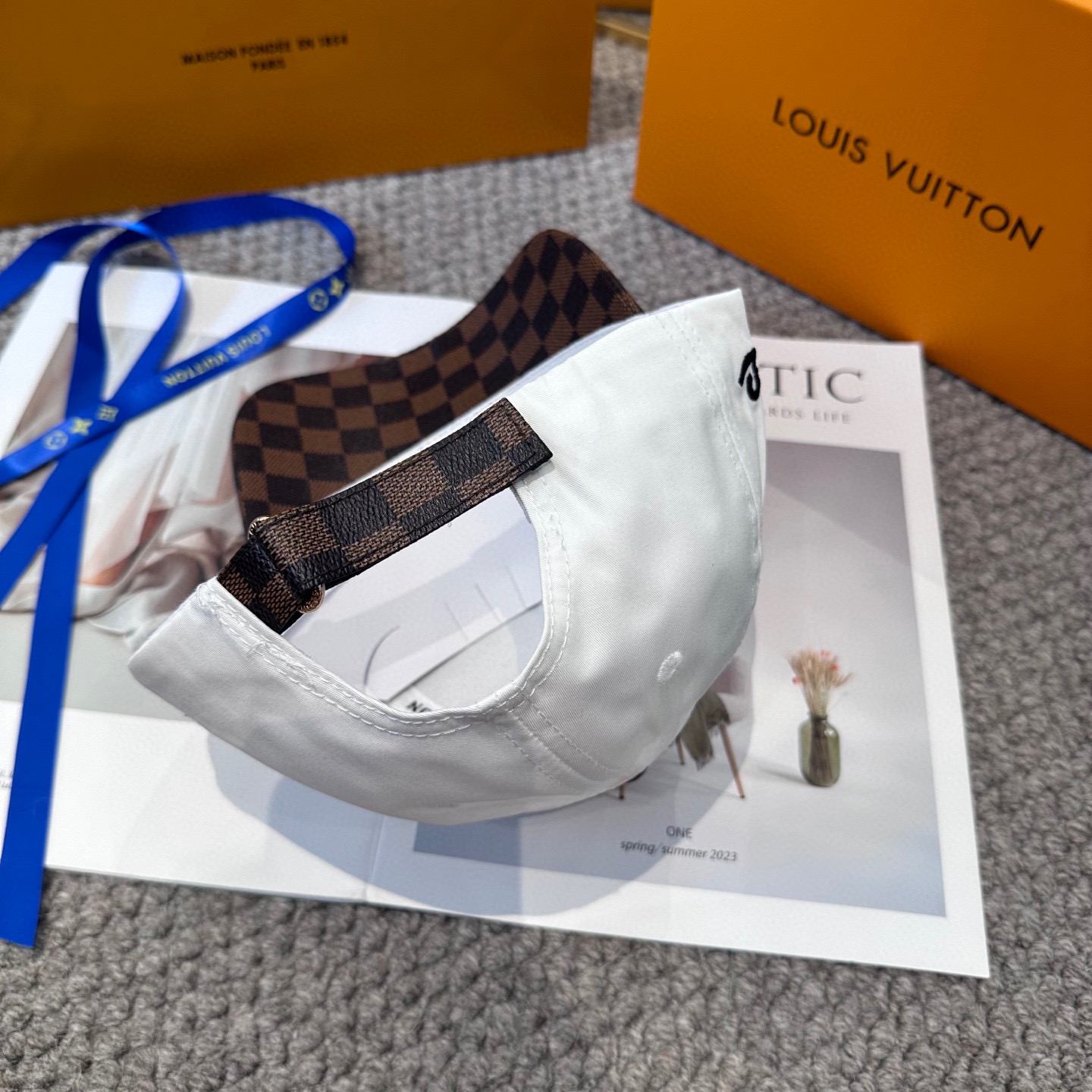 🧢路易威登棒球帽 LouisVuitton😍新款棋盘格棒球帽，重工打造♥️高端大气，百搭款🤗男女通用！