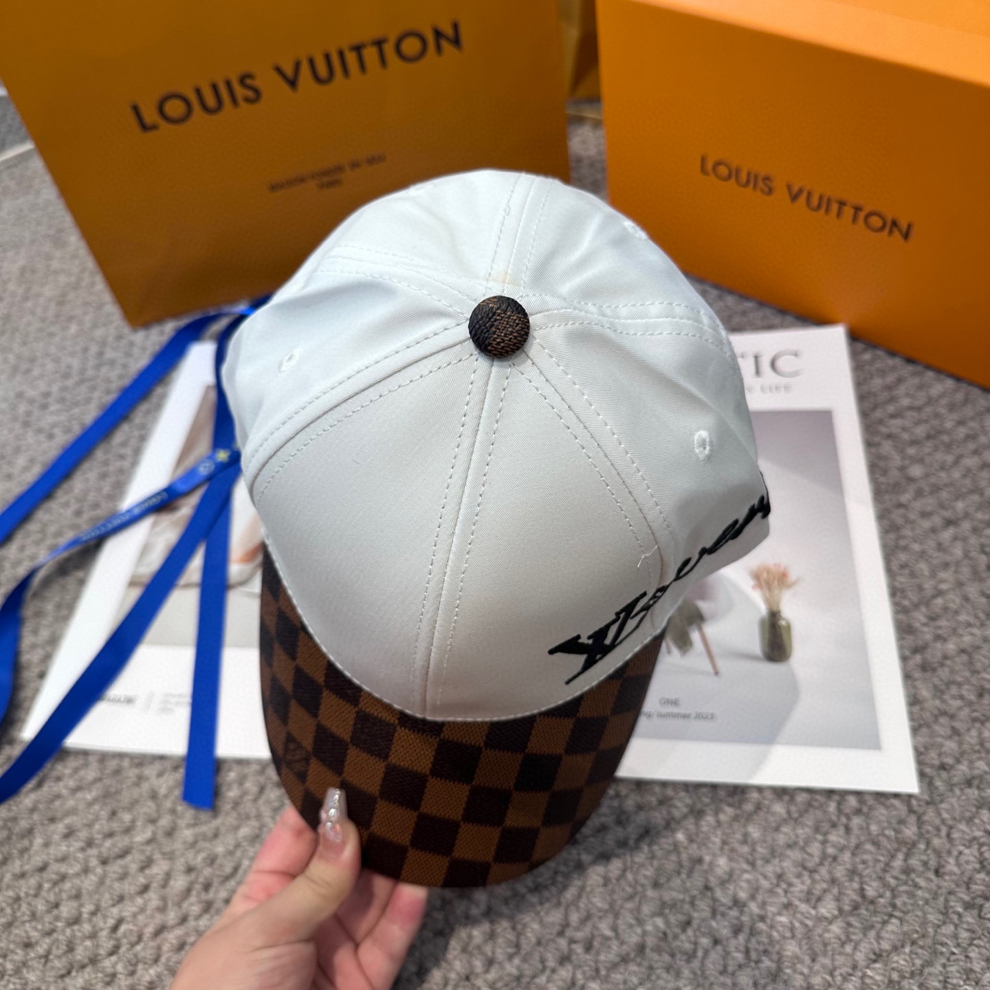 🧢路易威登棒球帽 LouisVuitton😍新款棋盘格棒球帽，重工打造♥️高端大气，百搭款🤗男女通用！
