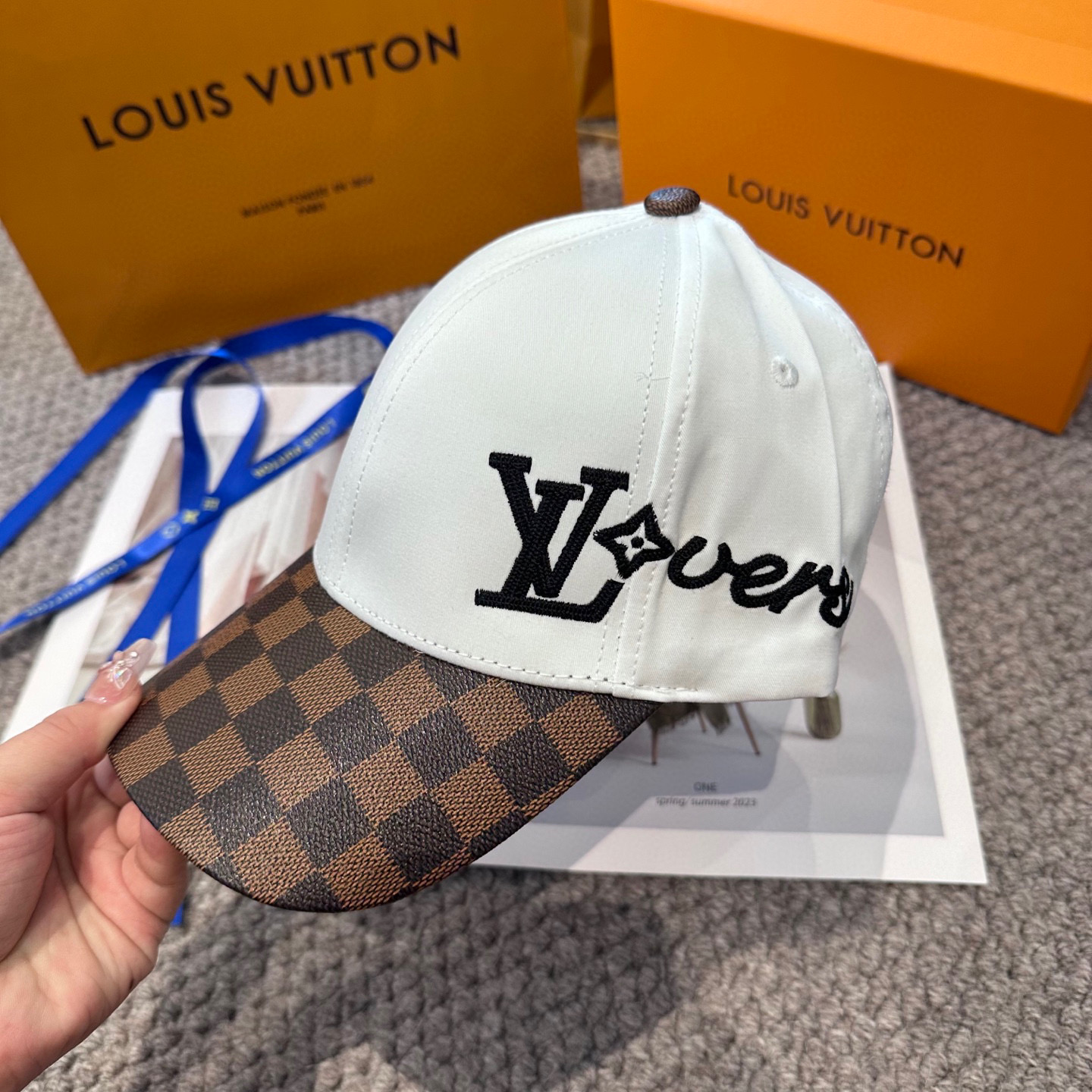 🧢路易威登棒球帽 LouisVuitton😍新款棋盘格棒球帽，重工打造♥️高端大气，百搭款🤗男女通用！