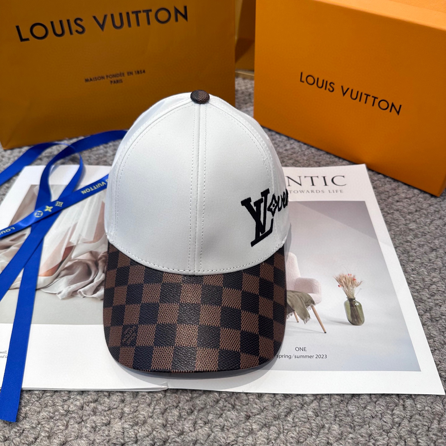 🧢路易威登棒球帽 LouisVuitton😍新款棋盘格棒球帽，重工打造♥️高端大气，百搭款🤗男女通用！