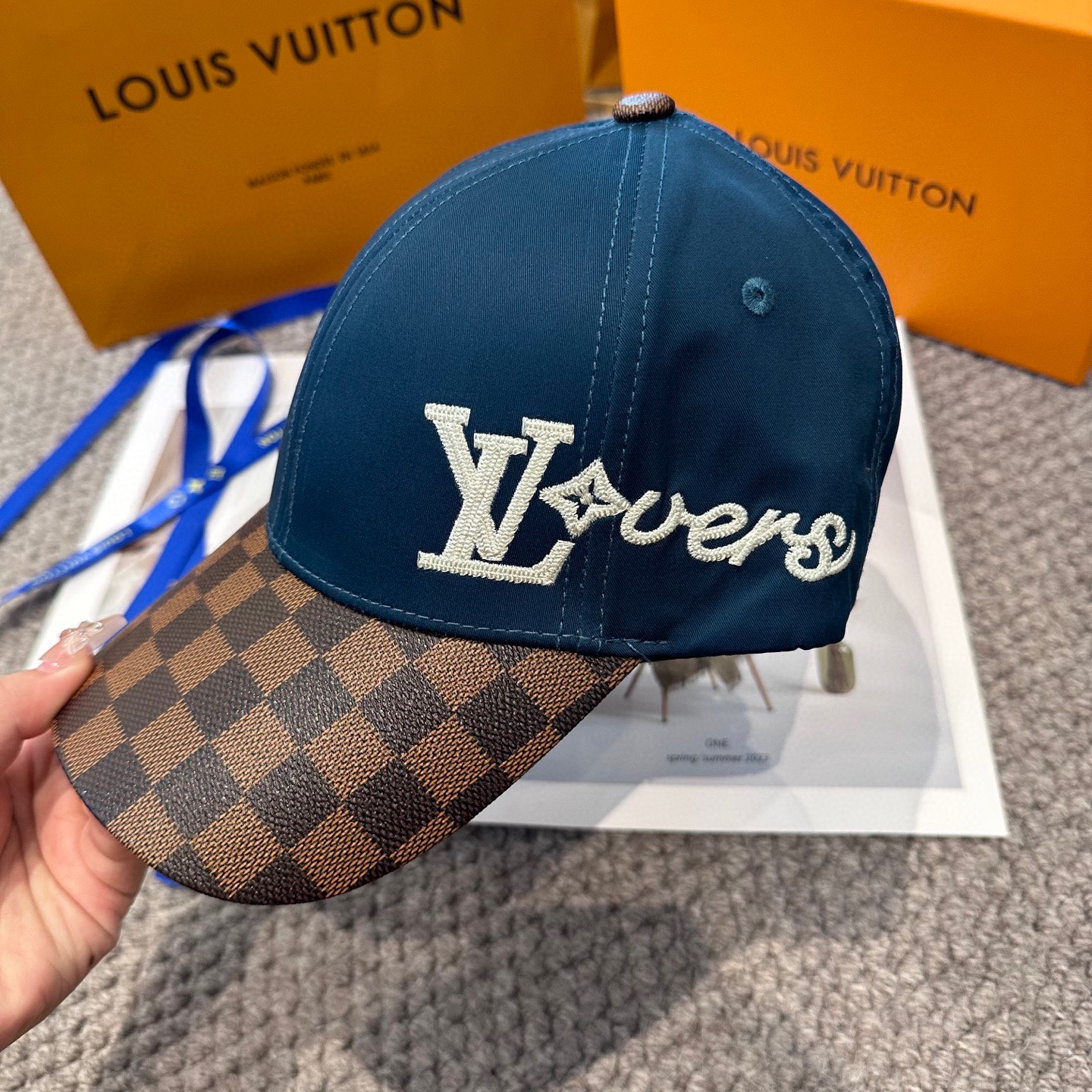 🧢路易威登棒球帽 LouisVuitton😍新款棋盘格棒球帽，重工打造♥️高端大气，百搭款🤗男女通用！