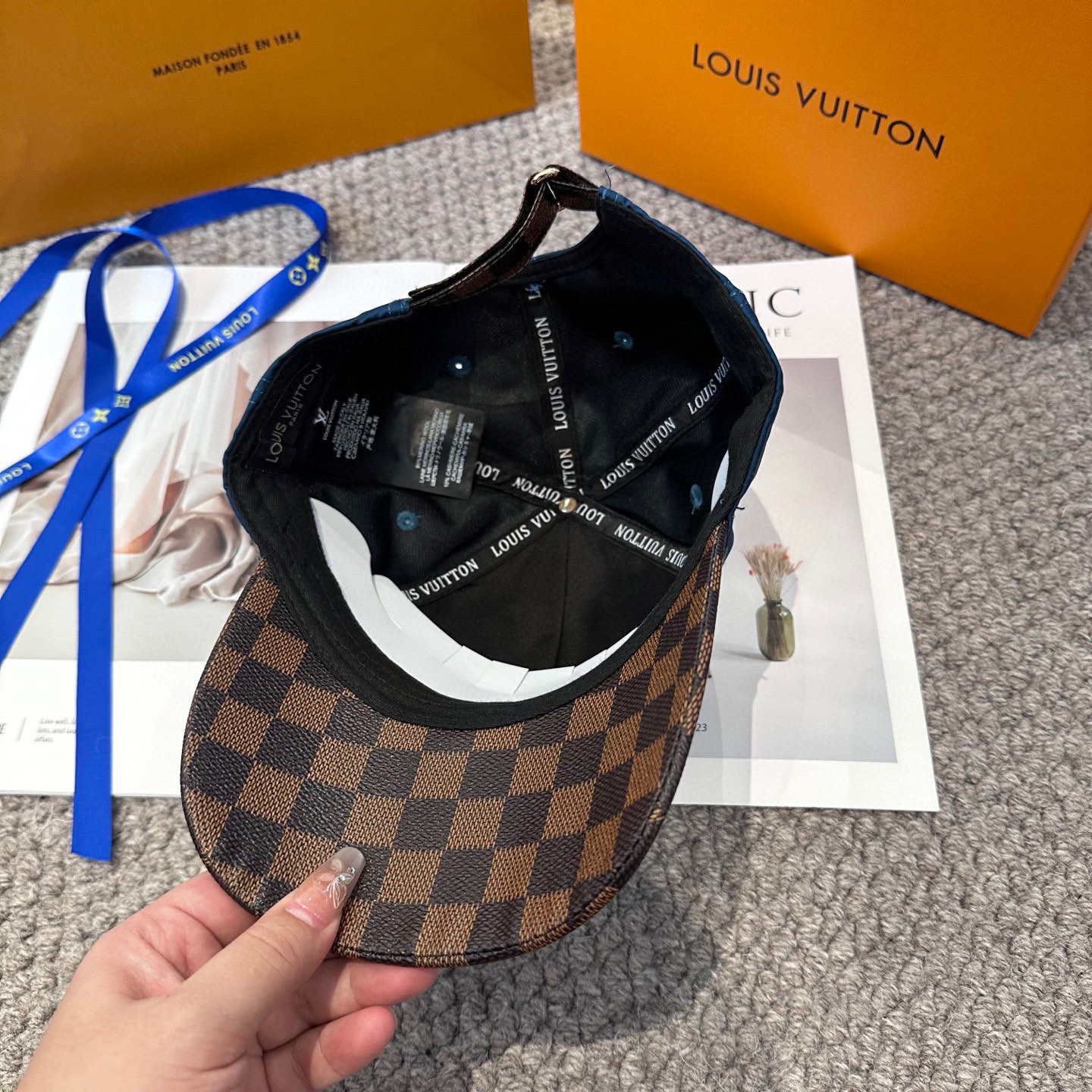 🧢路易威登棒球帽 LouisVuitton😍新款棋盘格棒球帽，重工打造♥️高端大气，百搭款🤗男女通用！