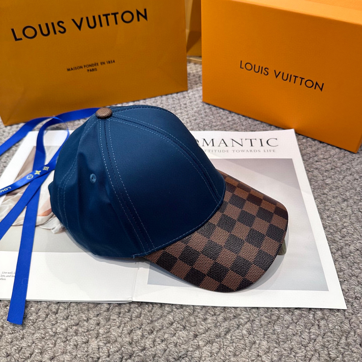 🧢路易威登棒球帽 LouisVuitton😍新款棋盘格棒球帽，重工打造♥️高端大气，百搭款🤗男女通用！