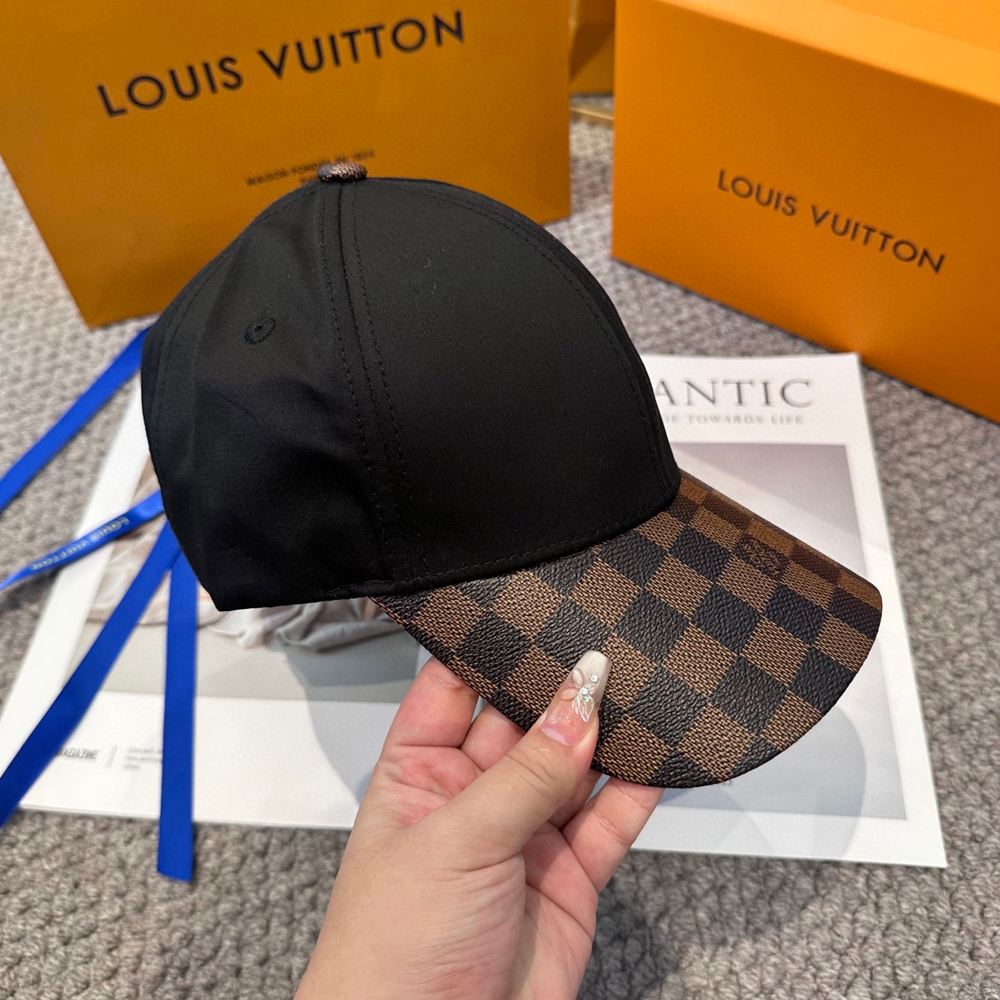 🧢路易威登棒球帽 LouisVuitton😍新款棋盘格棒球帽，重工打造♥️高端大气，百搭款🤗男女通用！