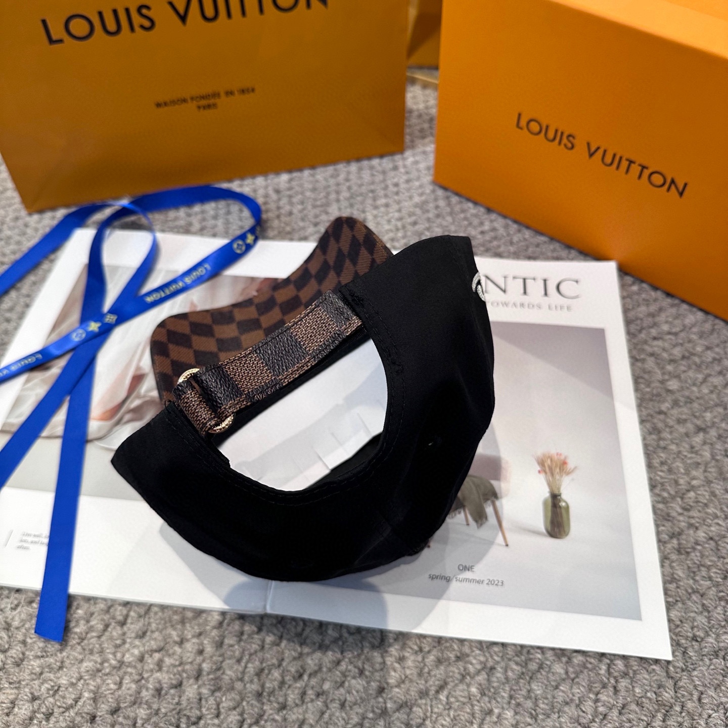 🧢路易威登棒球帽 LouisVuitton😍新款棋盘格棒球帽，重工打造♥️高端大气，百搭款🤗男女通用！