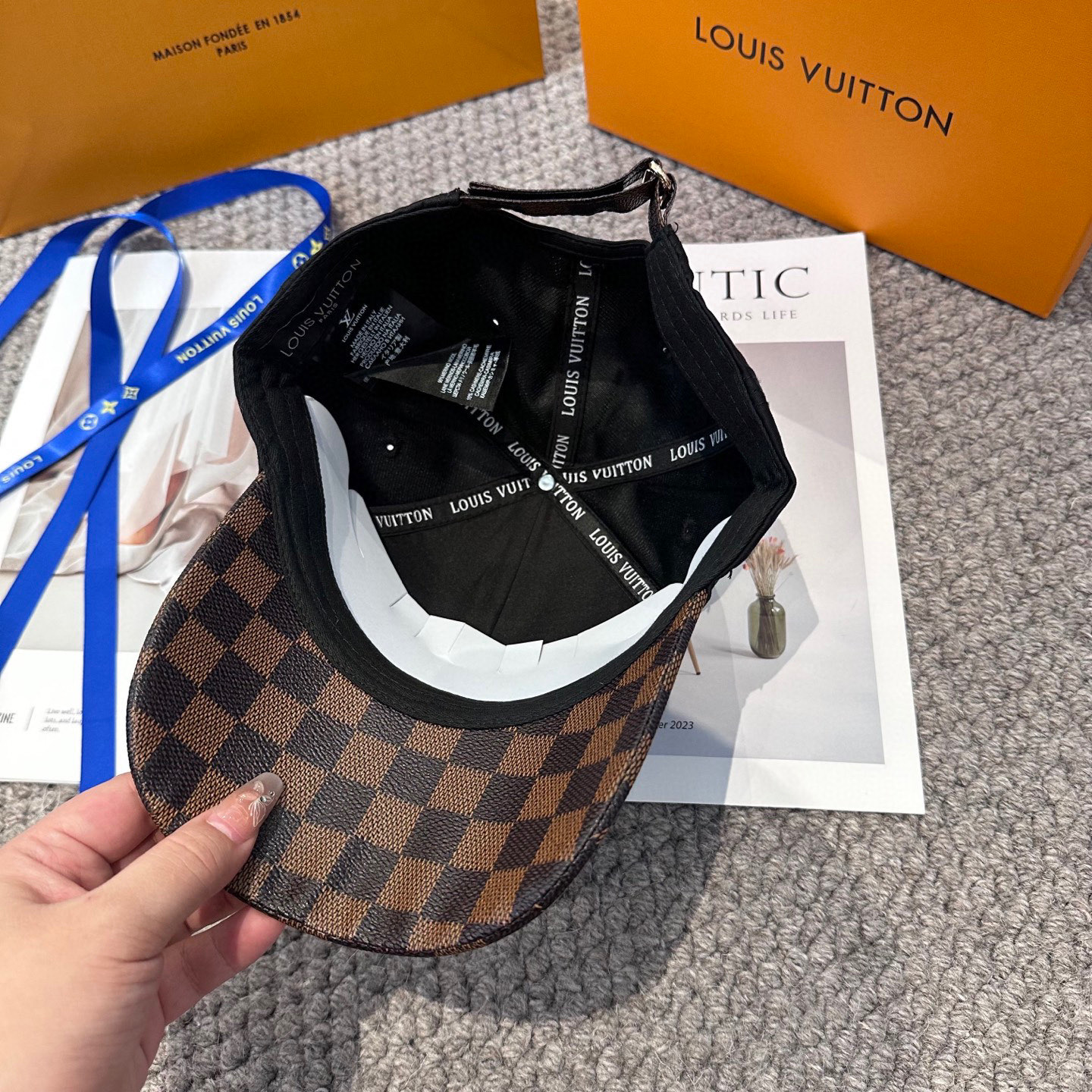 🧢路易威登棒球帽 LouisVuitton😍新款棋盘格棒球帽，重工打造♥️高端大气，百搭款🤗男女通用！