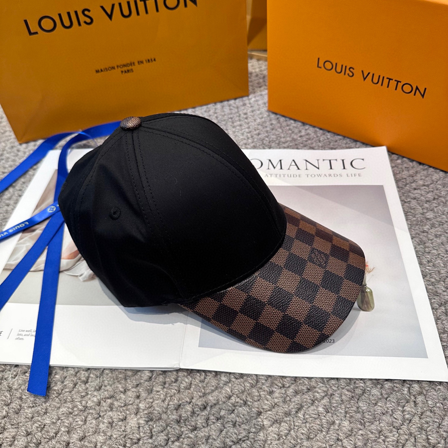 🧢路易威登棒球帽 LouisVuitton😍新款棋盘格棒球帽，重工打造♥️高端大气，百搭款🤗男女通用！