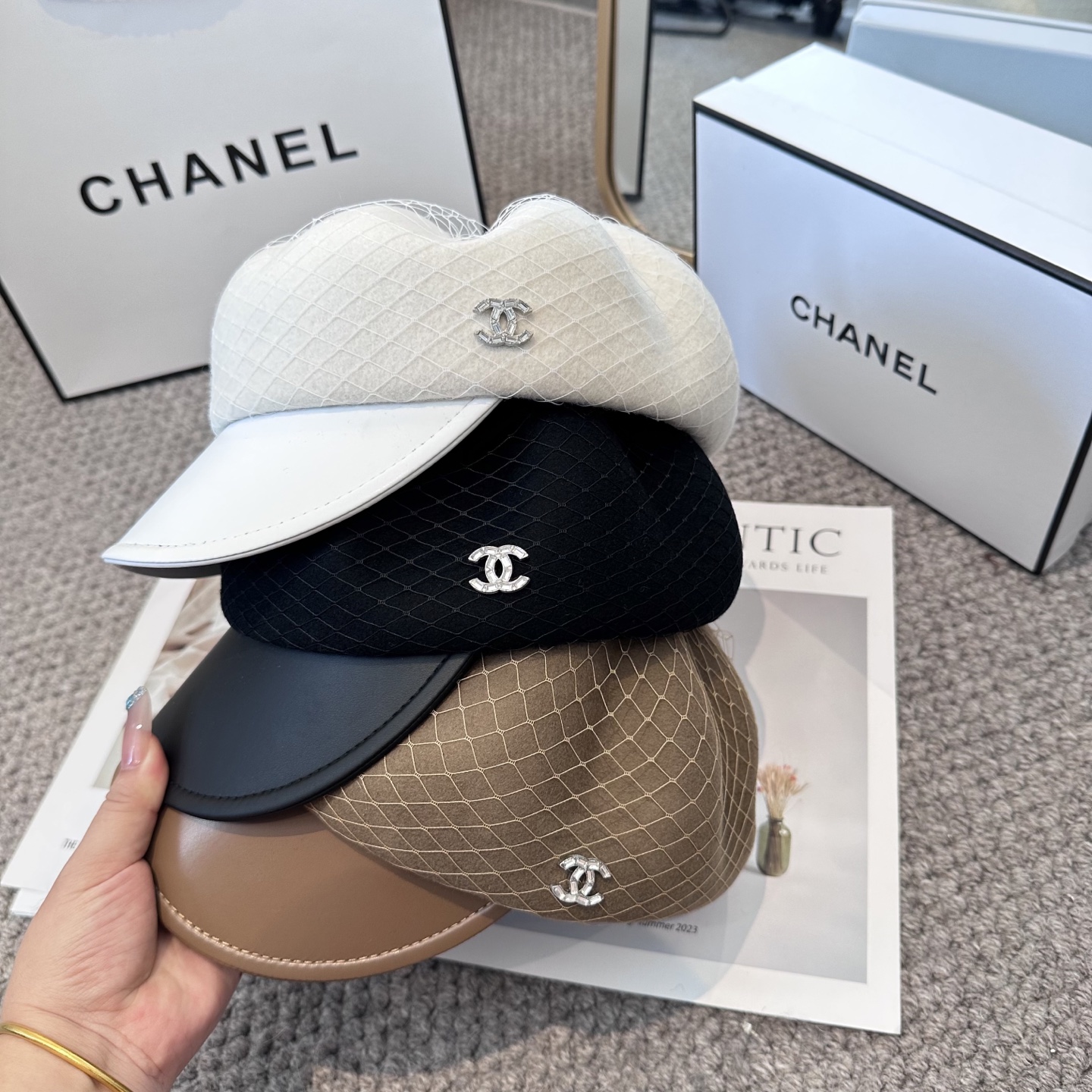 白色 CHANEL 香奈儿 高定新款秋冬款八角帽出货，大牌款超好搭配，赶紧入手！
