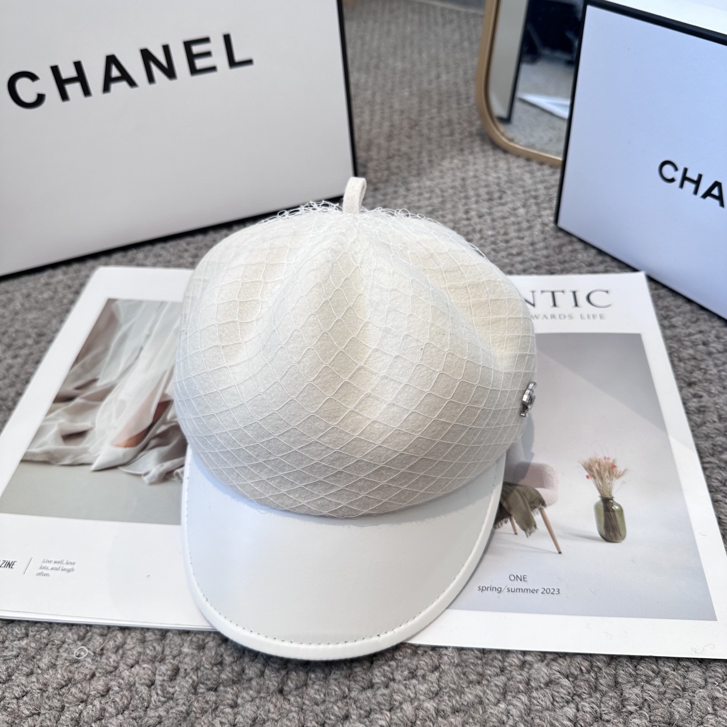 白色 CHANEL 香奈儿 高定新款秋冬款八角帽出货，大牌款超好搭配，赶紧入手！
