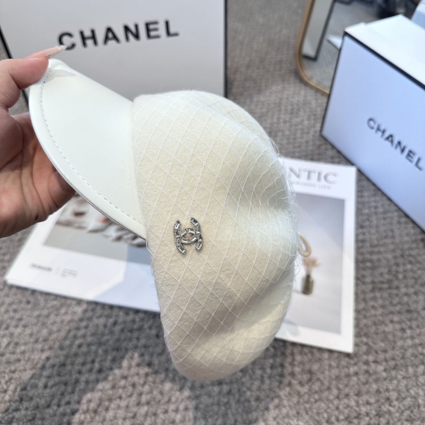 白色 CHANEL 香奈儿 高定新款秋冬款八角帽出货，大牌款超好搭配，赶紧入手！