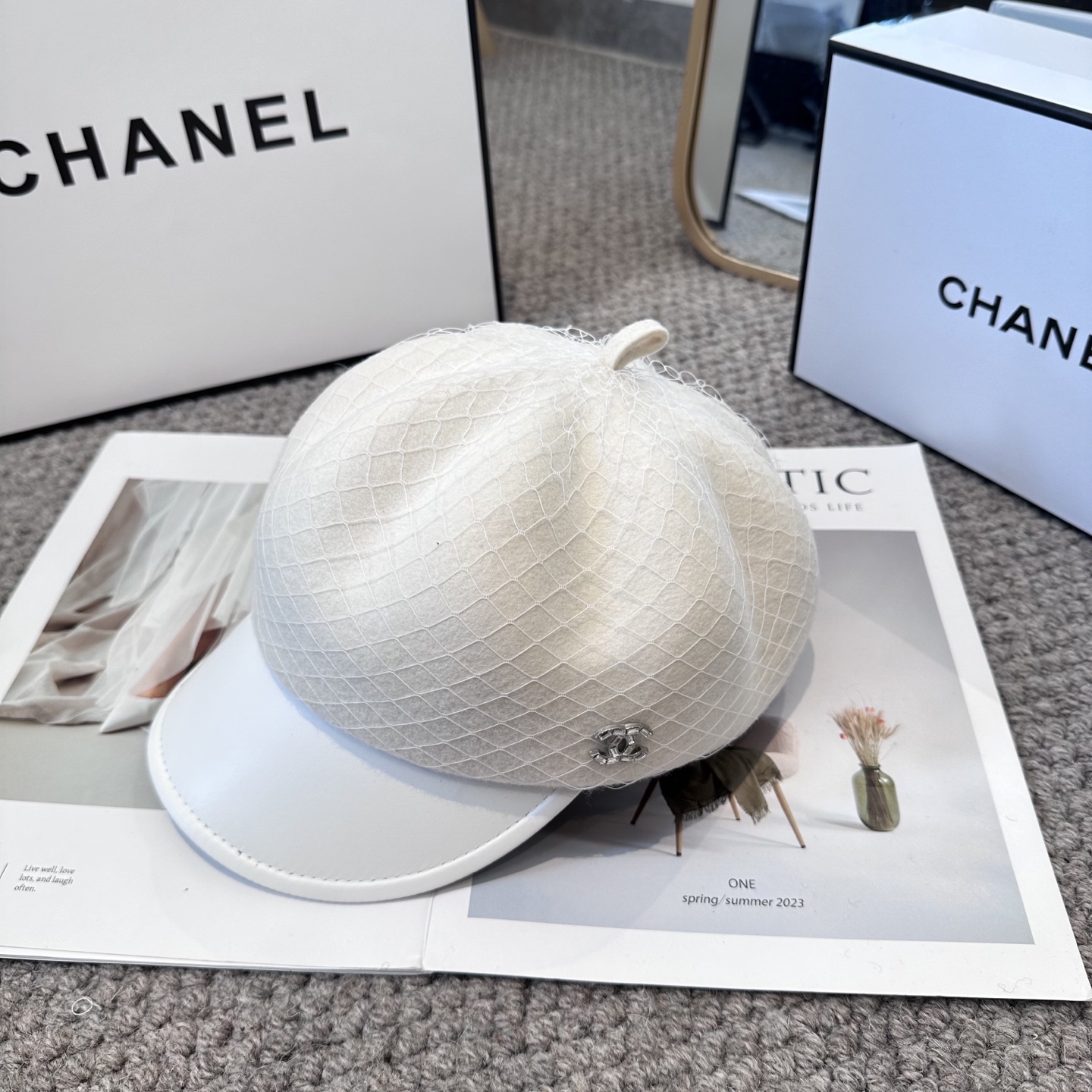 白色 CHANEL 香奈儿 高定新款秋冬款八角帽出货，大牌款超好搭配，赶紧入手！