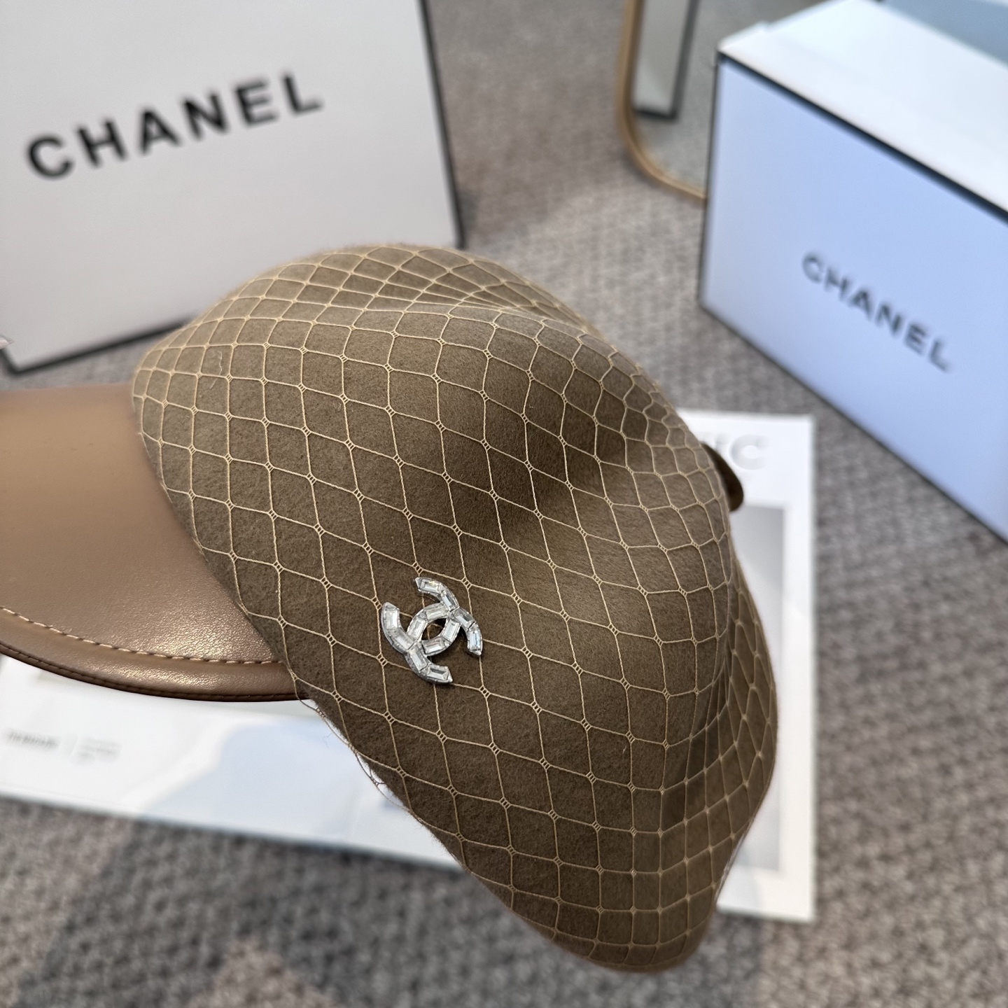  CHANEL 香奈儿 高定新款秋冬款八角帽出货，大牌款超好搭配，赶紧入手！