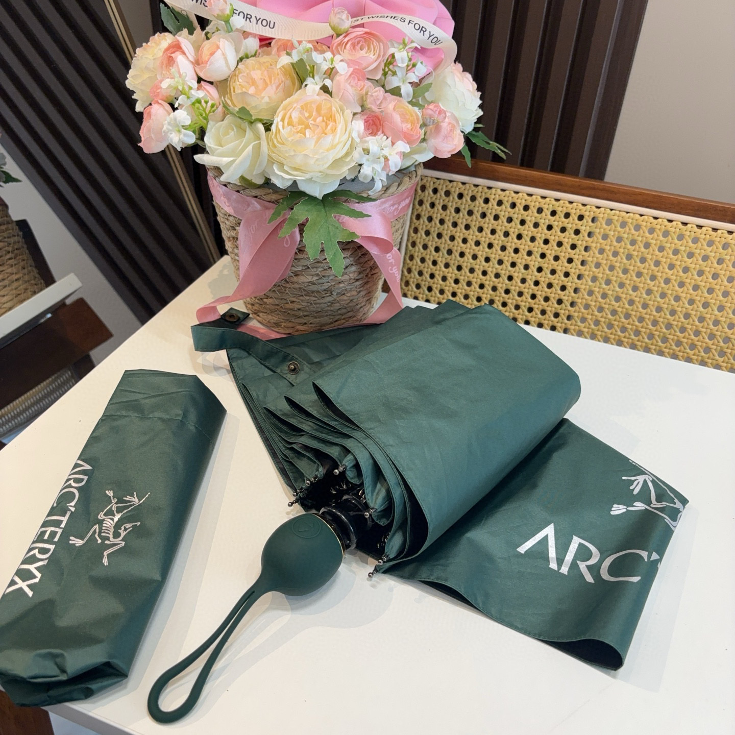  ARCTERYX（始祖鸟  ）三折自动折叠晴雨伞 新涂层技术深色伞面 拥有令人惊喜的遮光效果！