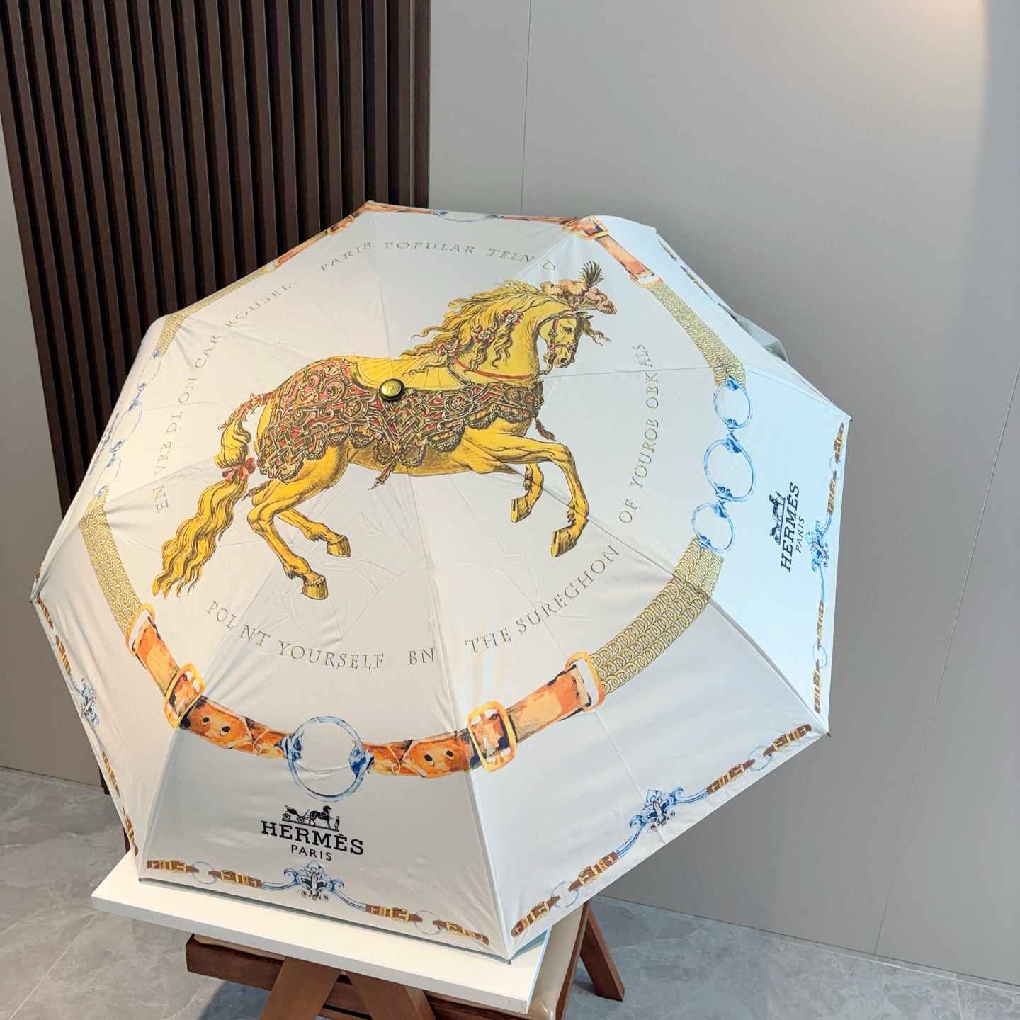     爱马仕（Hermès） 极品H家三折自动伞重磅呈现 以其精湛的工艺技术和源源不断的想像力 新涂层