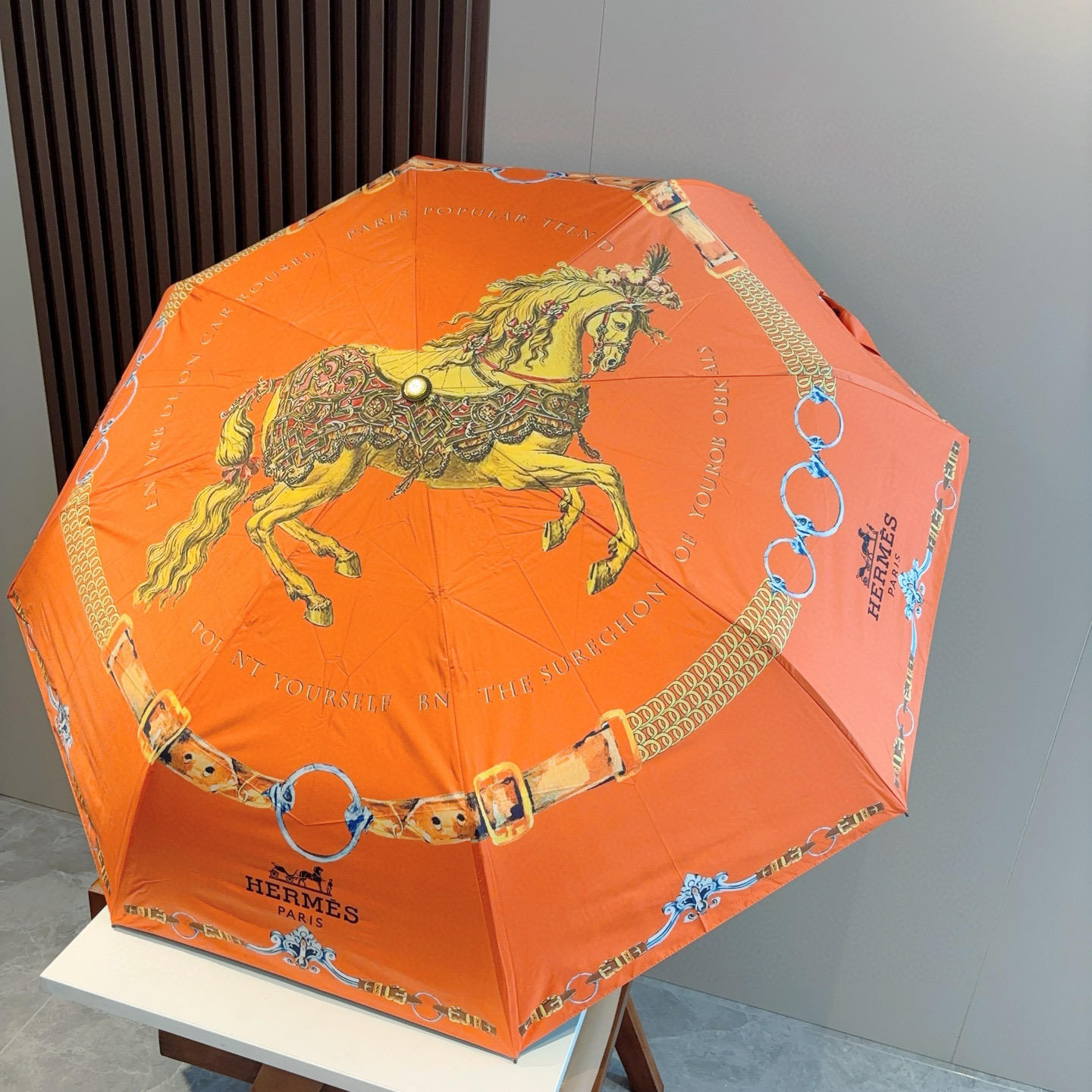     爱马仕（Hermès） 极品H家三折自动伞重磅呈现 以其精湛的工艺技术和源源不断的想像力 新涂层