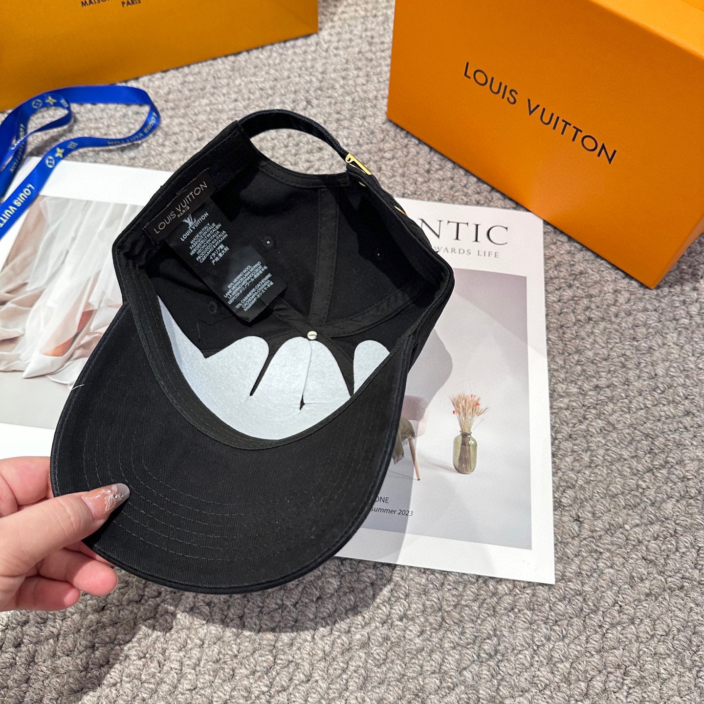 🧢路易威登棒球帽 LouisVuitton😍新款刺绣LV棒球帽，重工打造♥️高端大气，百搭款🤗男女通用！