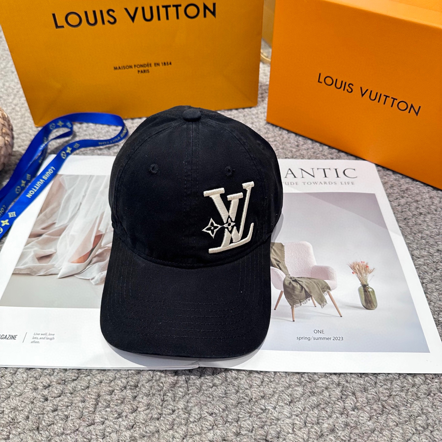 🧢路易威登棒球帽 LouisVuitton😍新款刺绣LV棒球帽，重工打造♥️高端大气，百搭款🤗男女通用！
