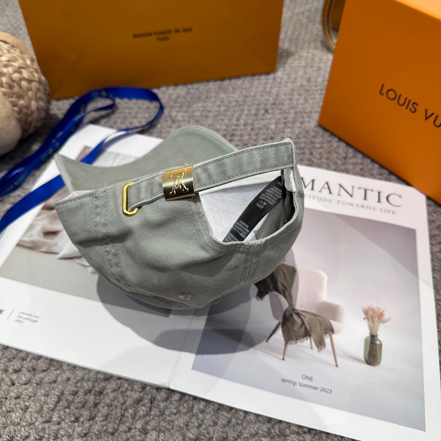 🧢路易威登棒球帽 LouisVuitton😍新款刺绣LV棒球帽，重工打造♥️高端大气，百搭款🤗男女通用！