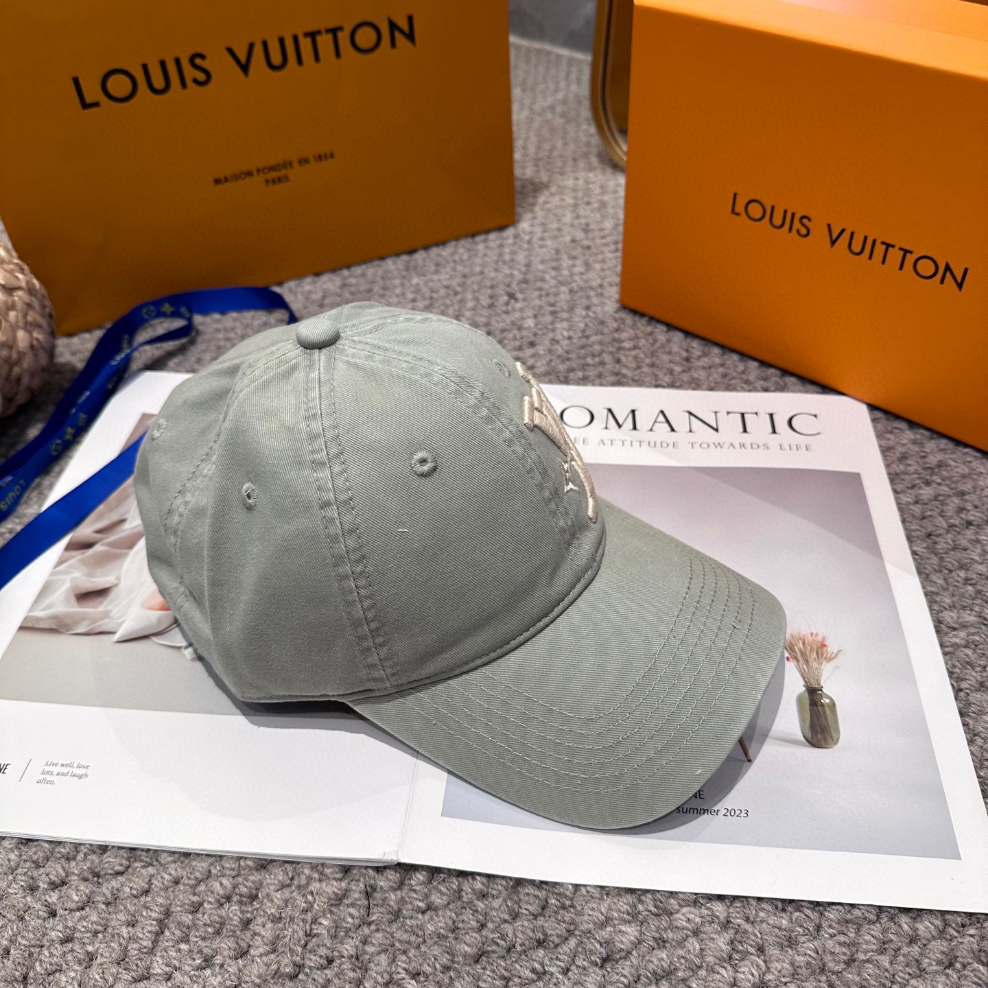 🧢路易威登棒球帽 LouisVuitton😍新款刺绣LV棒球帽，重工打造♥️高端大气，百搭款🤗男女通用！