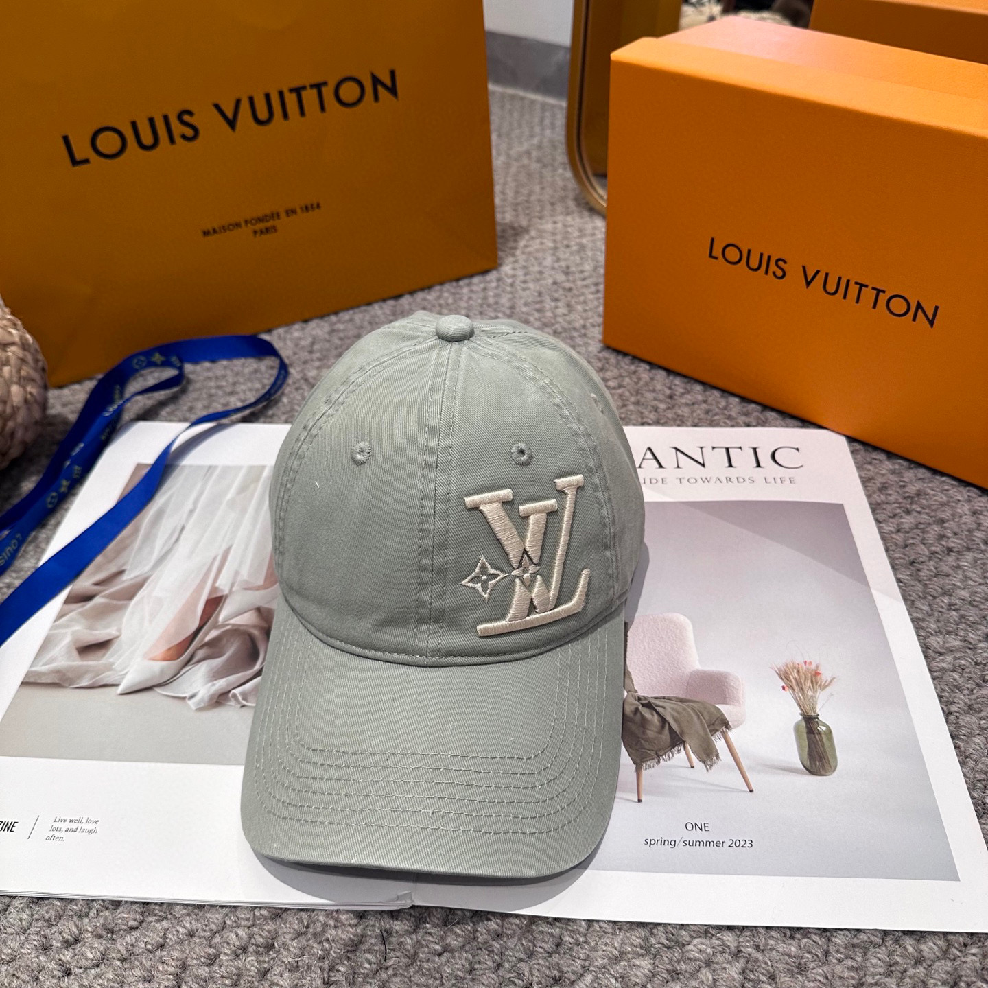 🧢路易威登棒球帽 LouisVuitton😍新款刺绣LV棒球帽，重工打造♥️高端大气，百搭款🤗男女通用！