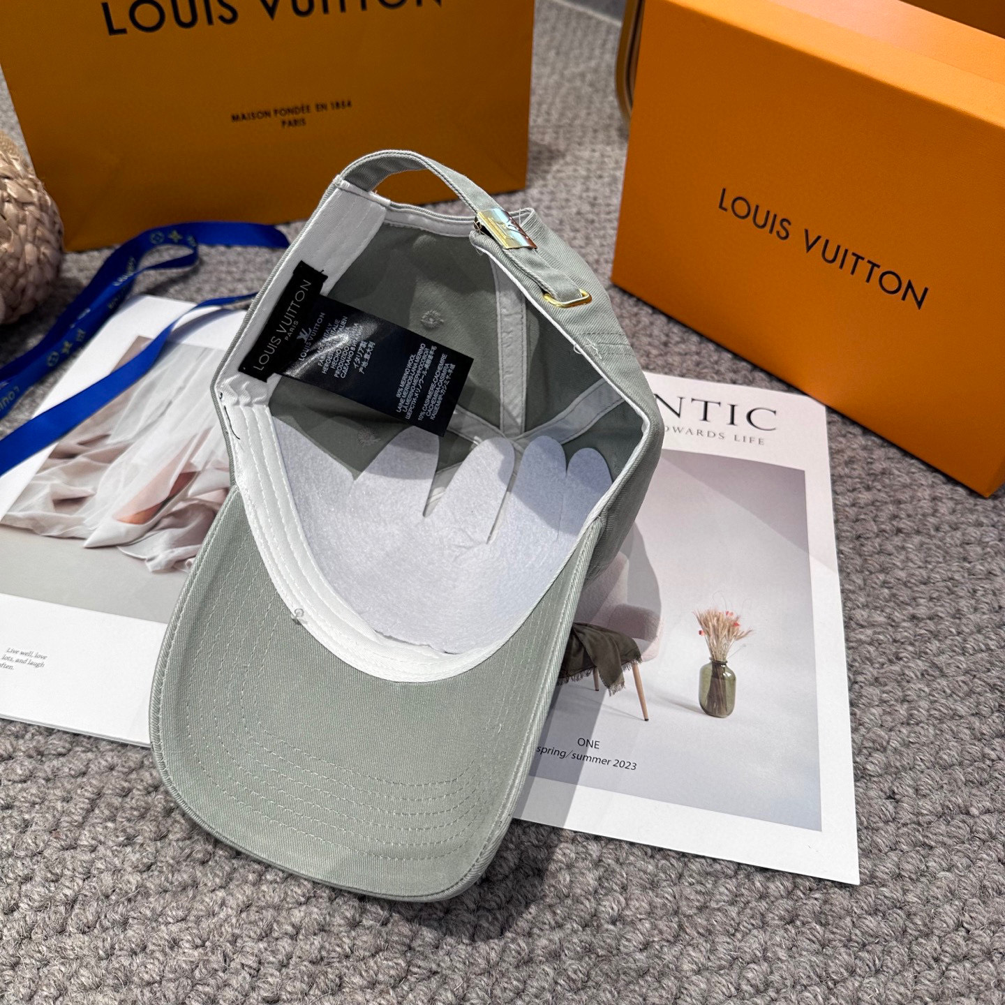 🧢路易威登棒球帽 LouisVuitton😍新款刺绣LV棒球帽，重工打造♥️高端大气，百搭款🤗男女通用！