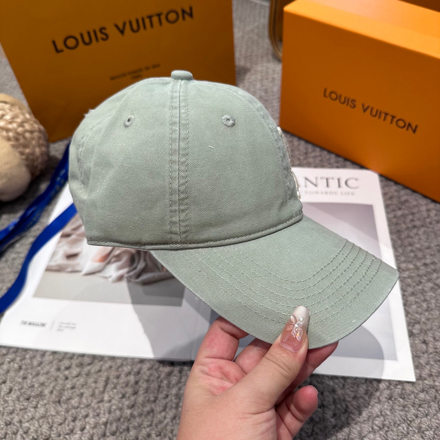 🧢路易威登棒球帽 LouisVuitton😍新款刺绣LV棒球帽，重工打造♥️高端大气，百搭款🤗男女通用！